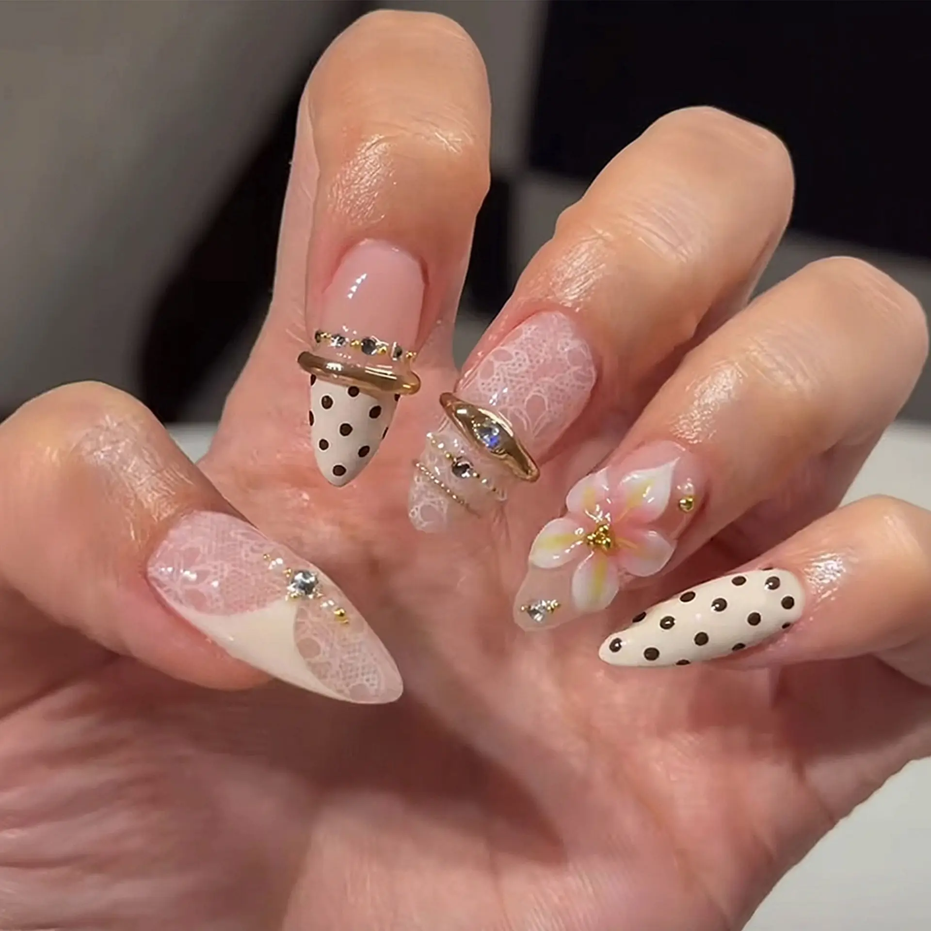 New Elegant Style Milky White Polka Dot Lace Press on Nails 3D Carved Floral Fake Nail Tips Glossy Full Cover Glue on Nails Reusable Stick on Nails for Women