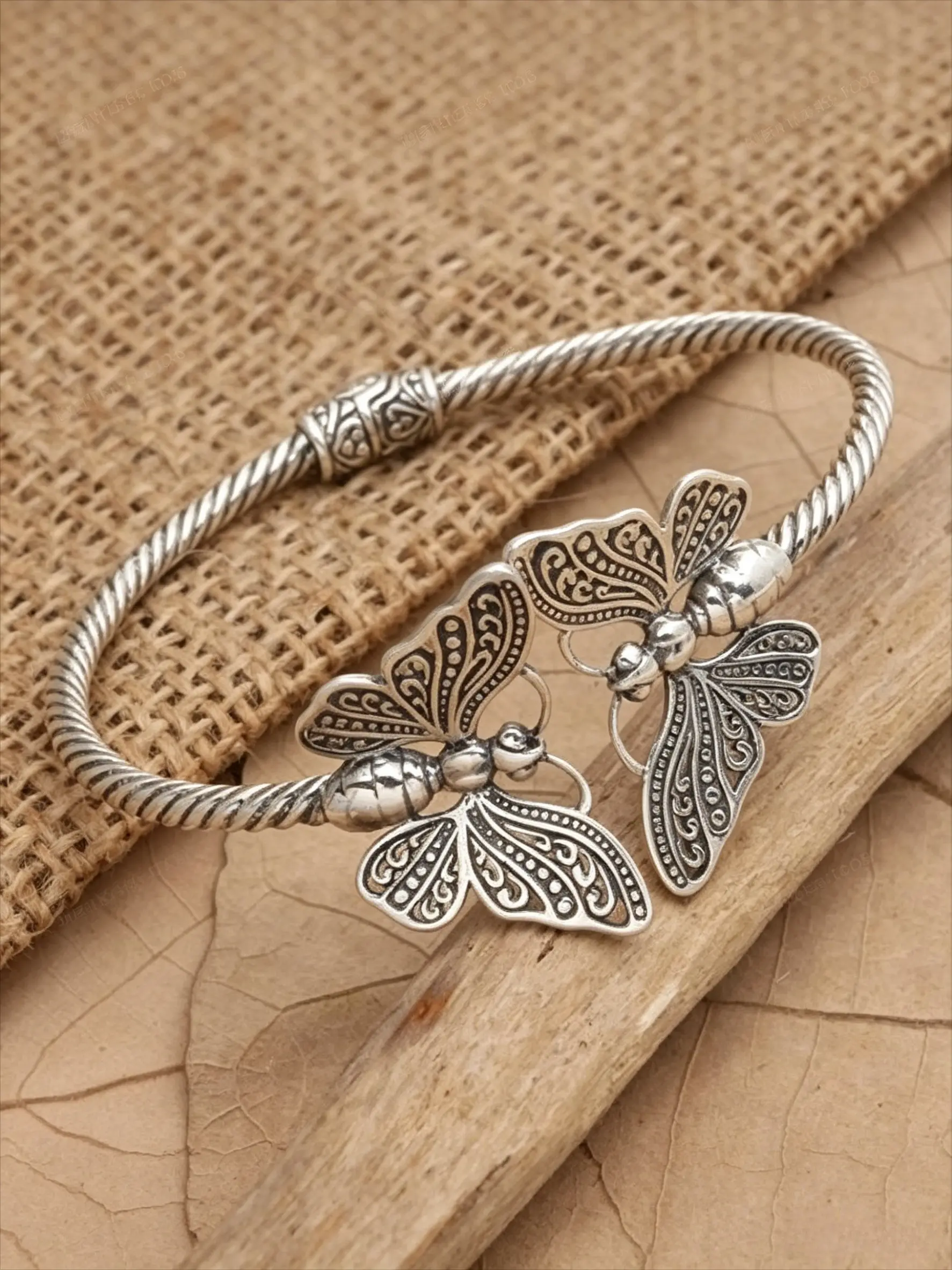 A Vintage Double Butterfly Antique Silver Fashion Bracelet With Twisted Fried Dough Twists Design For Women's Daily Versatile Open Bracelet