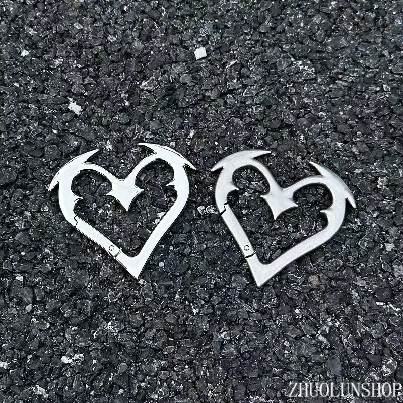Heavy Duty Zinc Alloy Heart Carabiner Charm| Goth Alt Heartbreaker Viral Punk Bag Staples, Bold Gothic Heart-Shaped Carabiner Keychain, Sturdy Dual-Purpose Statement Ornaments For Daily Keys & Handbags, Edgy Dark Streetwear Fashion Accessory