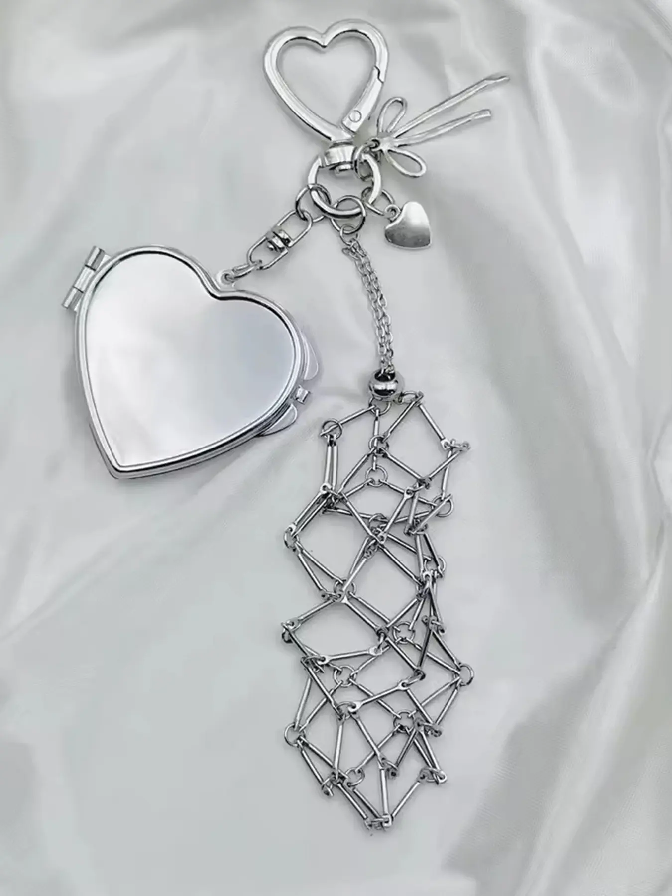 Y2K Stainless Steel Metal Mesh Lipstick Holder Keychain Bag Pendant With Mini Mirror,Keyring Round Heart Charm Portable Net Pocket Lip Balm Storage Pouch  EDC Outdoor Camping  Fashion Accessory Gift For Women Ladies Girly Keychain