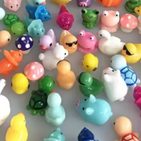 50 Pcs Small Resin Animal and Mushroom Statues, DIY Resin Ornaments, Colorful Small Decorations, Suitable for Fairy Gardens, Doll Houses and Aquariums, Landscape, Home and Party Decorations, Garden Accessories