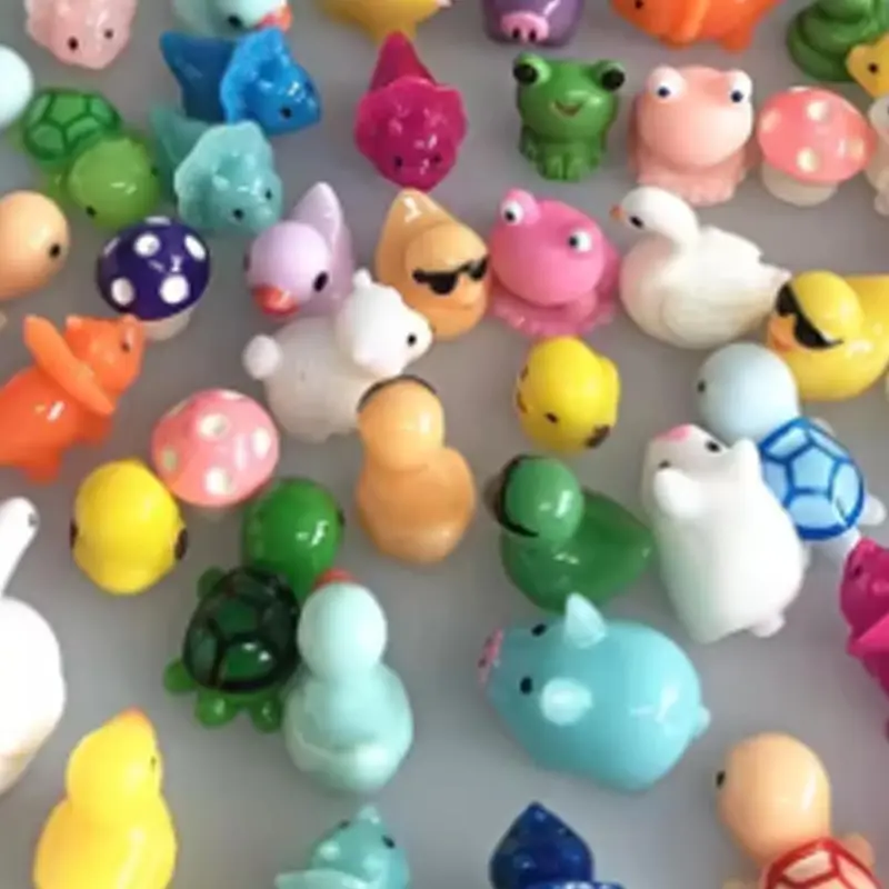 50 Pcs Small Resin Animal and Mushroom Statues, DIY Resin Ornaments, Colorful Small Decorations, Suitable for Fairy Gardens, Doll Houses and Aquariums, Landscape, Home and Party Decorations, Garden Accessories