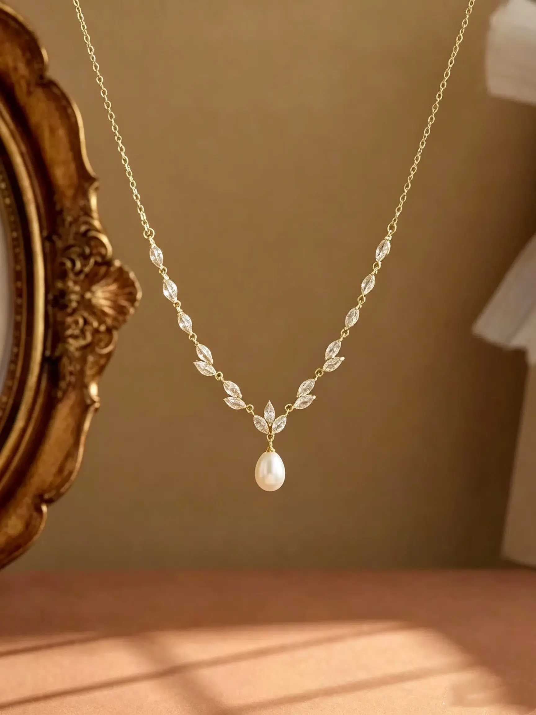 Zircon Pearl Necklace, French Vintage Style, V-Shape Neckline, Lockbone Chain, Women's Wedding Date Commute Accessory, Pearl Pendant Necklace