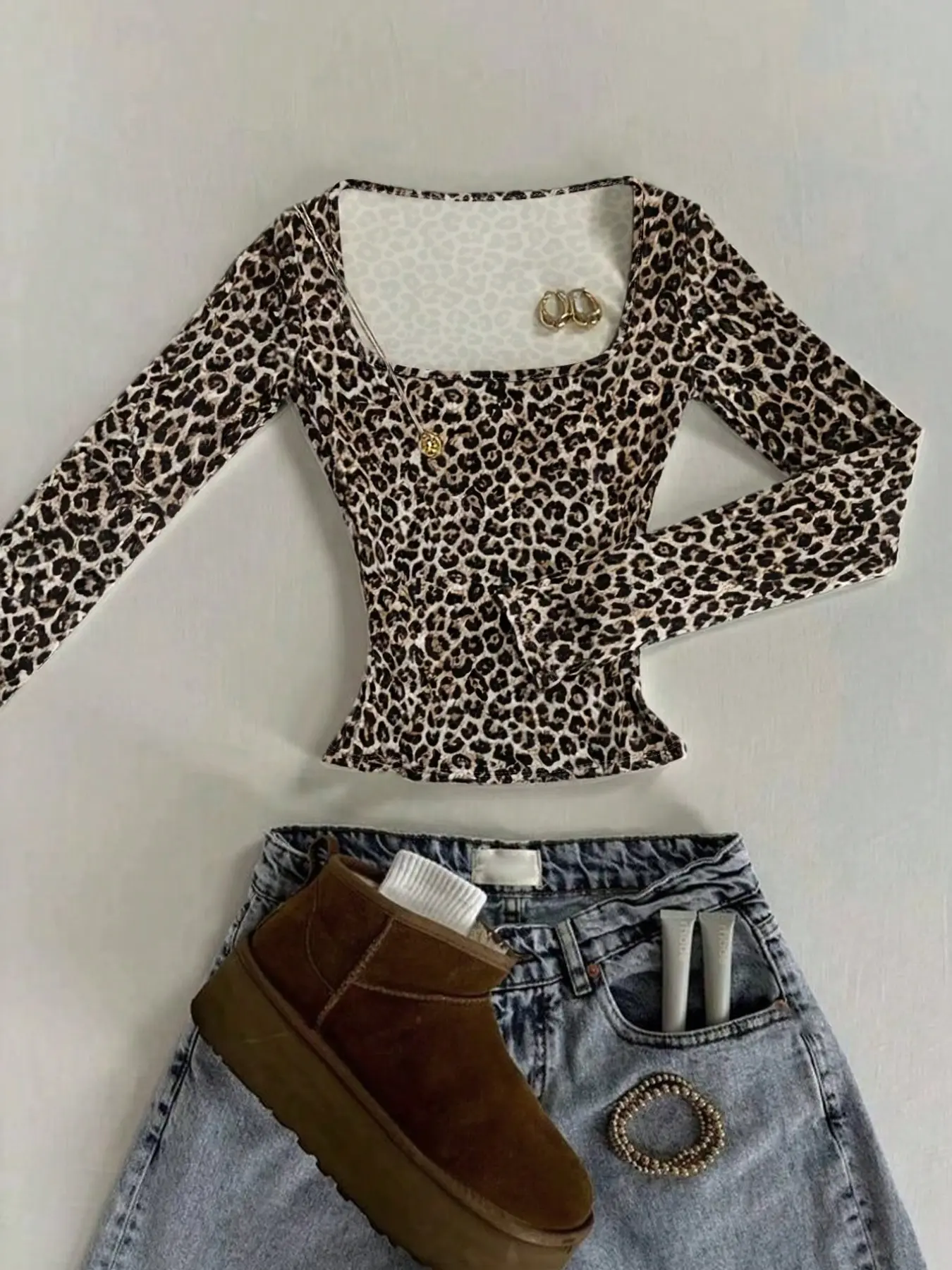 Viral Leopard Print Square Neck Peplum Hem Crop Long Sleeve Top Y2K 2026 TikTok Streetwear Blouse, Soft Stretch Fabric Fitted Waist Flared Hem Long Sleeve Shirt, Classic Animal Print Figure Hugging Top For Daily Matching Denim Jeans Outfits