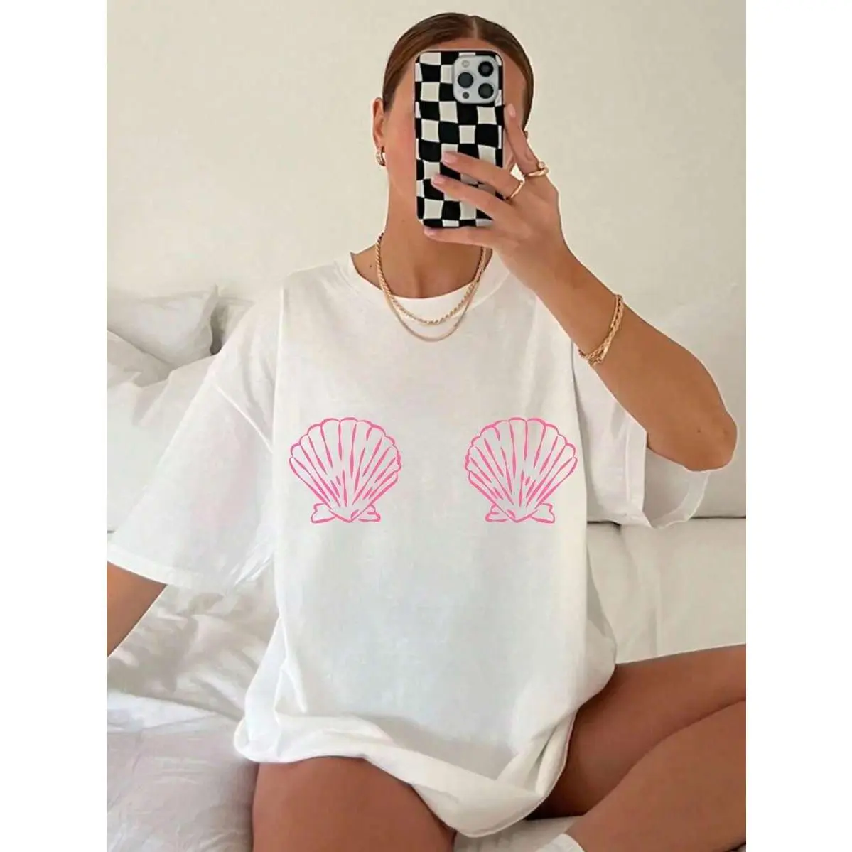 Pink Seashell Graphic Oversized T-Shirt, Minimalist Double Seashell Print Loose Tee, Coastal Aesthetic Seashell Summer Top