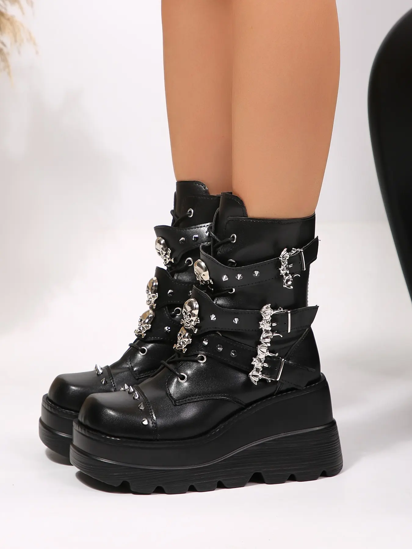Trendy Thick Sole Short Boots for Women, Punk Style Rivet Buckle Boots, Side Zipper Motorcycle Boots, Biker Boots, Fashionable and Comfortable
