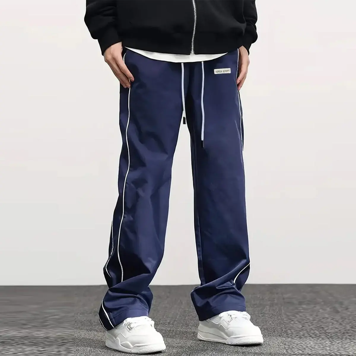 Men Striped Wide Leg Track Pants, Drawstring Loose Casual Trousers, Label Decor Lightweight Windbreaker Pants, Straight Leg Streetwear Sweatpants for Daily Walking Outdoor Sports Autumn Trendy Outfits