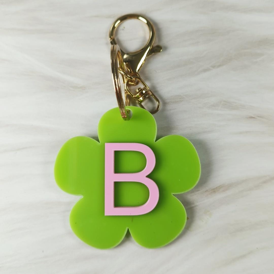 Personalized Name Flower Keychain, Initial Acrylic Keyring, Custom Acrylic Bag Tag, Backpack Name Label, Monogram Vintage Daisy Tag