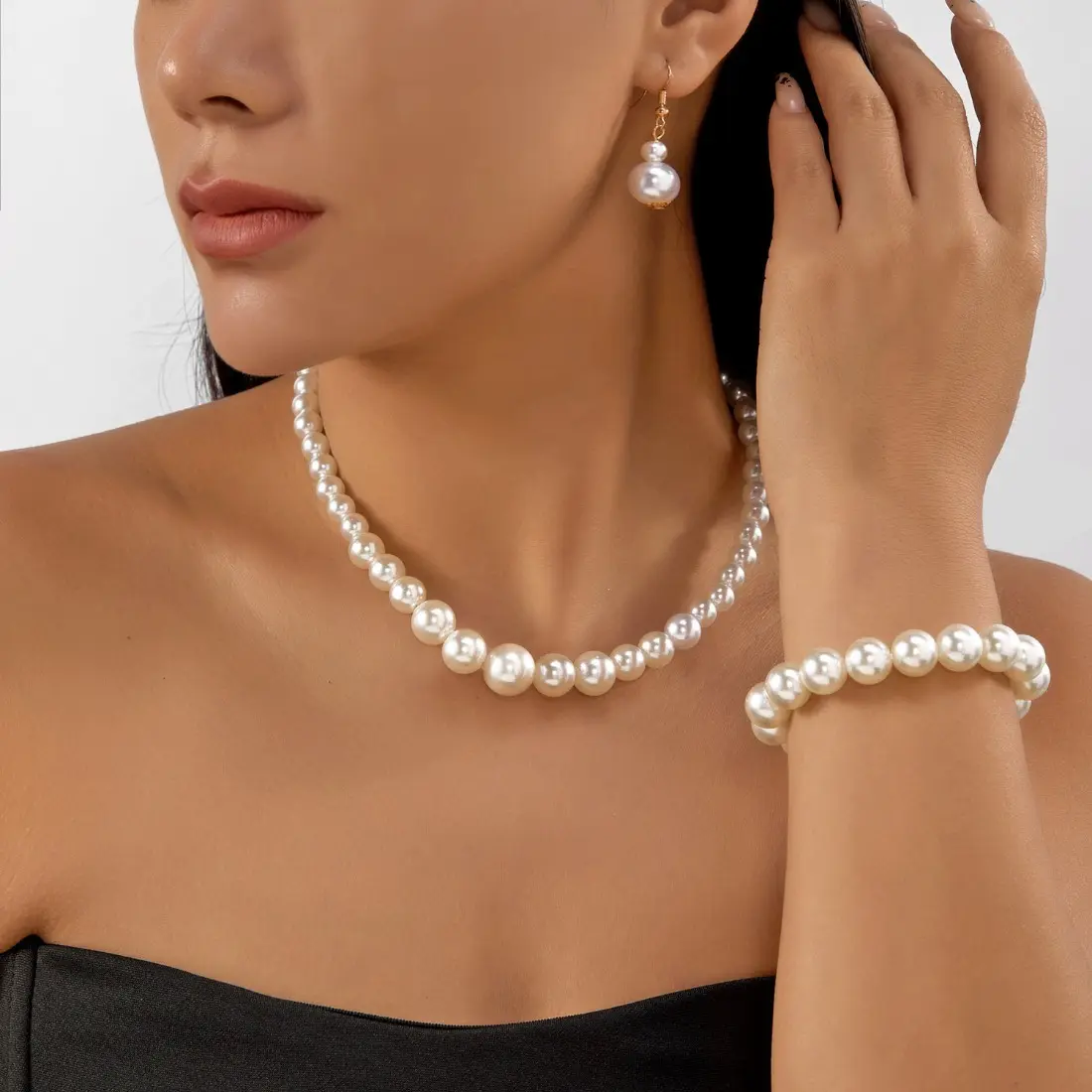 Women's Vintage 2-Piece Pearl Jewelry Set - Round Pearls Necklace & Steel Plastic Bracelet, Old Money Style Elegant Lightweight Timeless Accessories, Perfect for Dinner Date, Gift Giving for Adults, Pearl Bracelet