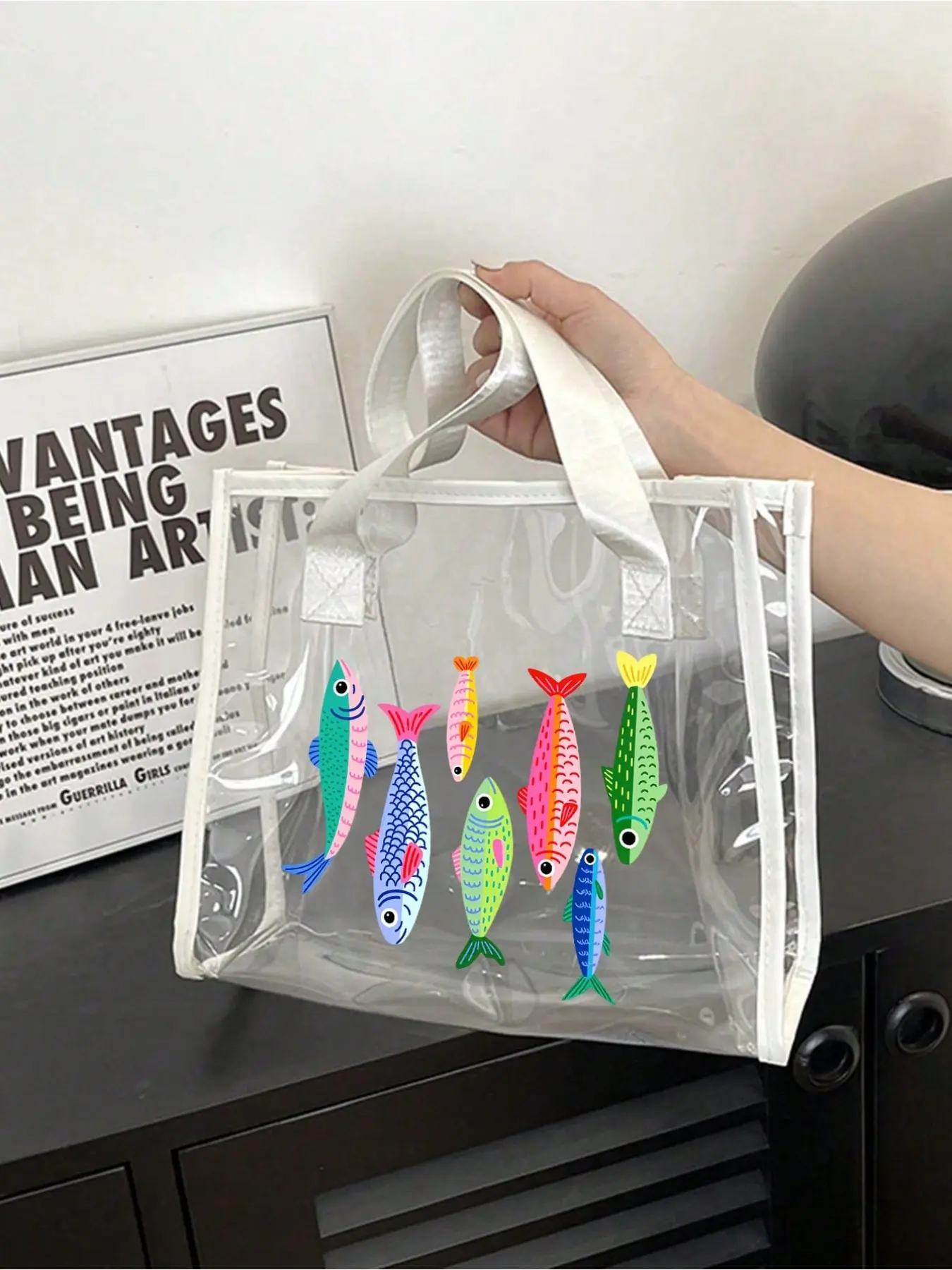 Colorful shoulder bag with cute little fish pattern, transparent holographic tote bag, PVC clear bag, large-capacity beach tote, reusable clear shopping bag, portable travel and beach bag, perfect for the beach