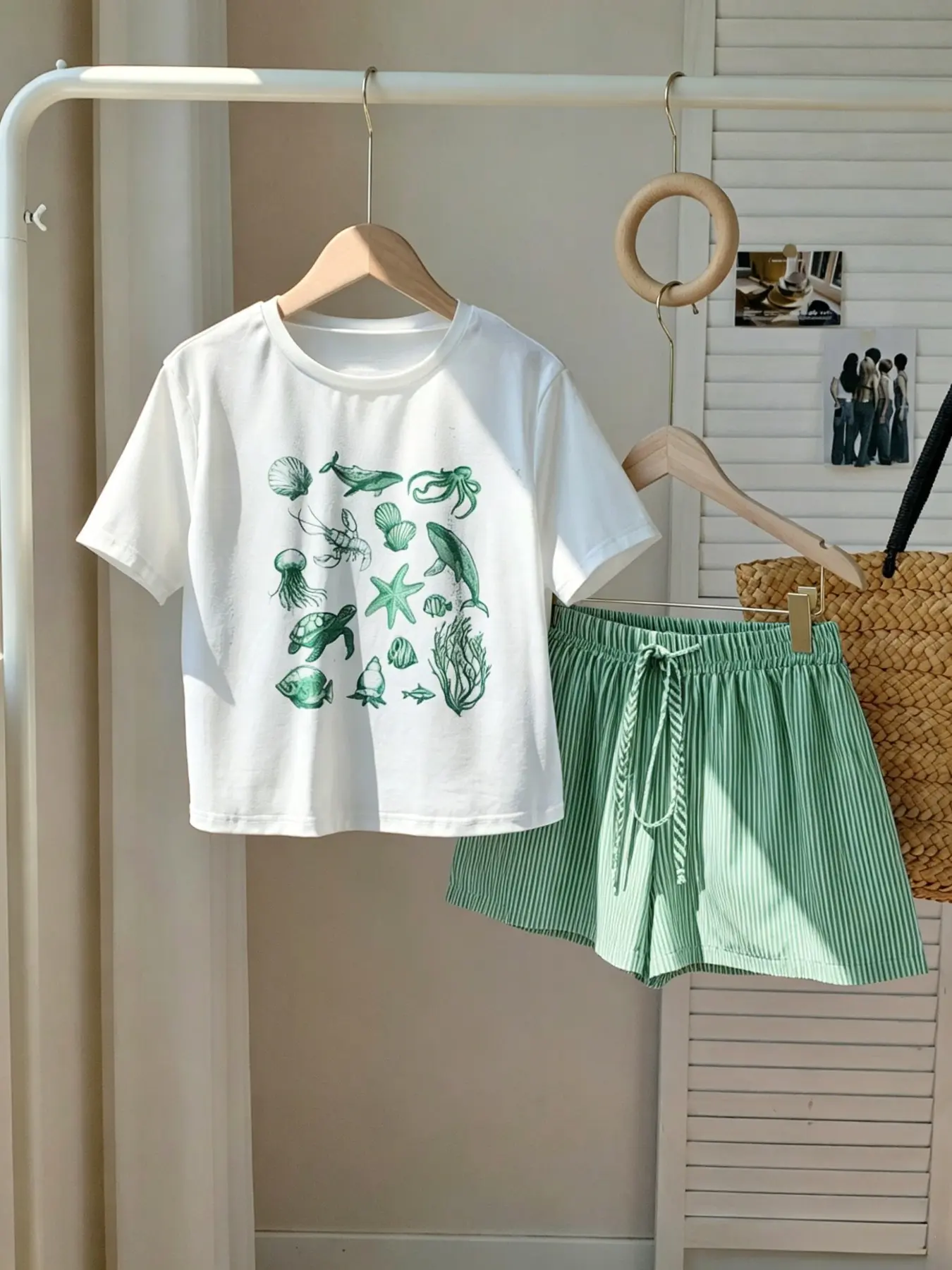 2 Piece Women Matching Outfits Graphic Tee Cropped Short Sleeve T‑Shirt Drawstring Elastic Waist Striped Shorts Hawaiian Sun Beach Vacation Casual Loungewear Bohemian Top And Skirt Style Sets For Women