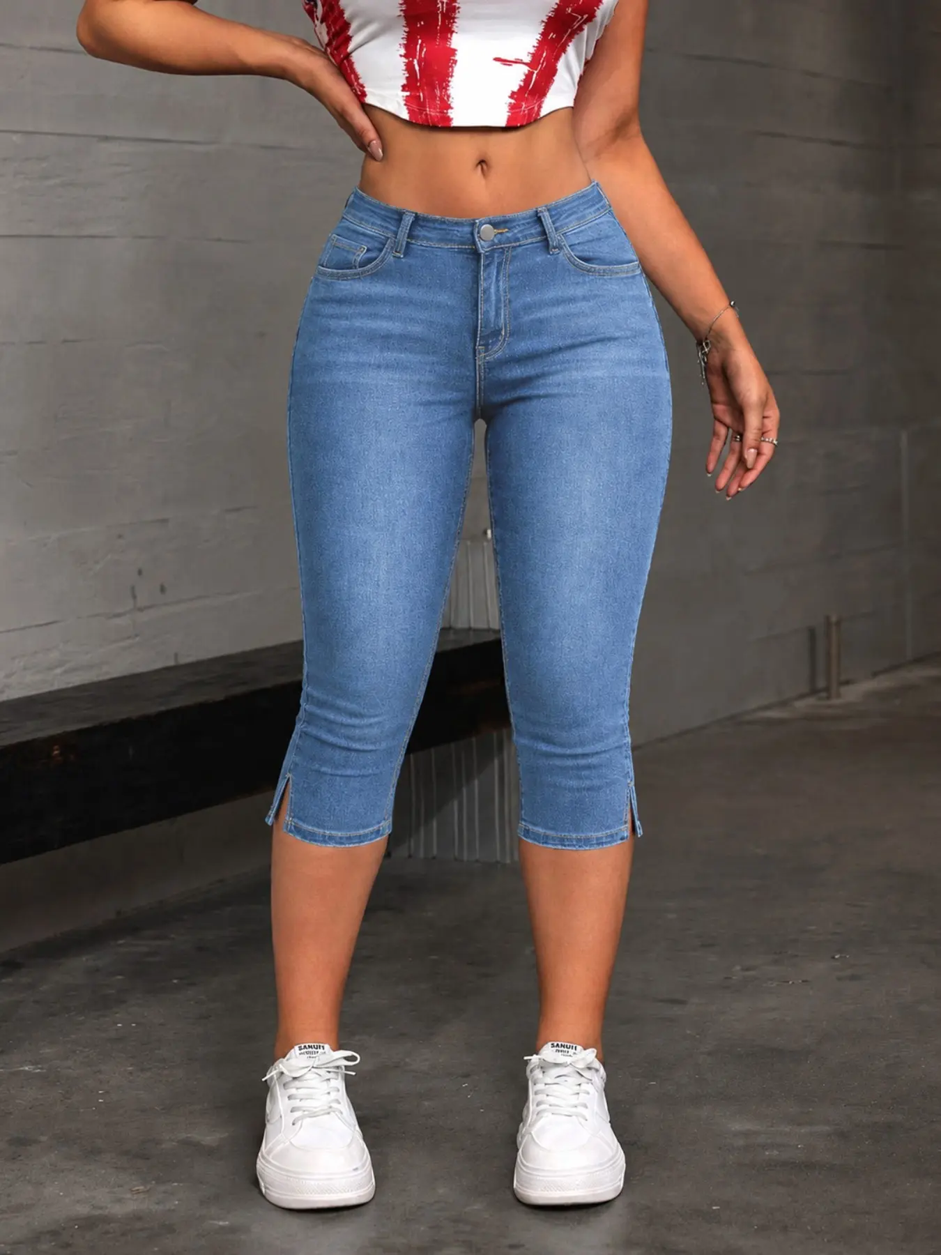 Women's Fashion Slim Fit Mid-Length Shorts, Casual Denim Jeans for Daily Commute and Dates, Summer Elastic Stretchy Fabric, High Waist Design