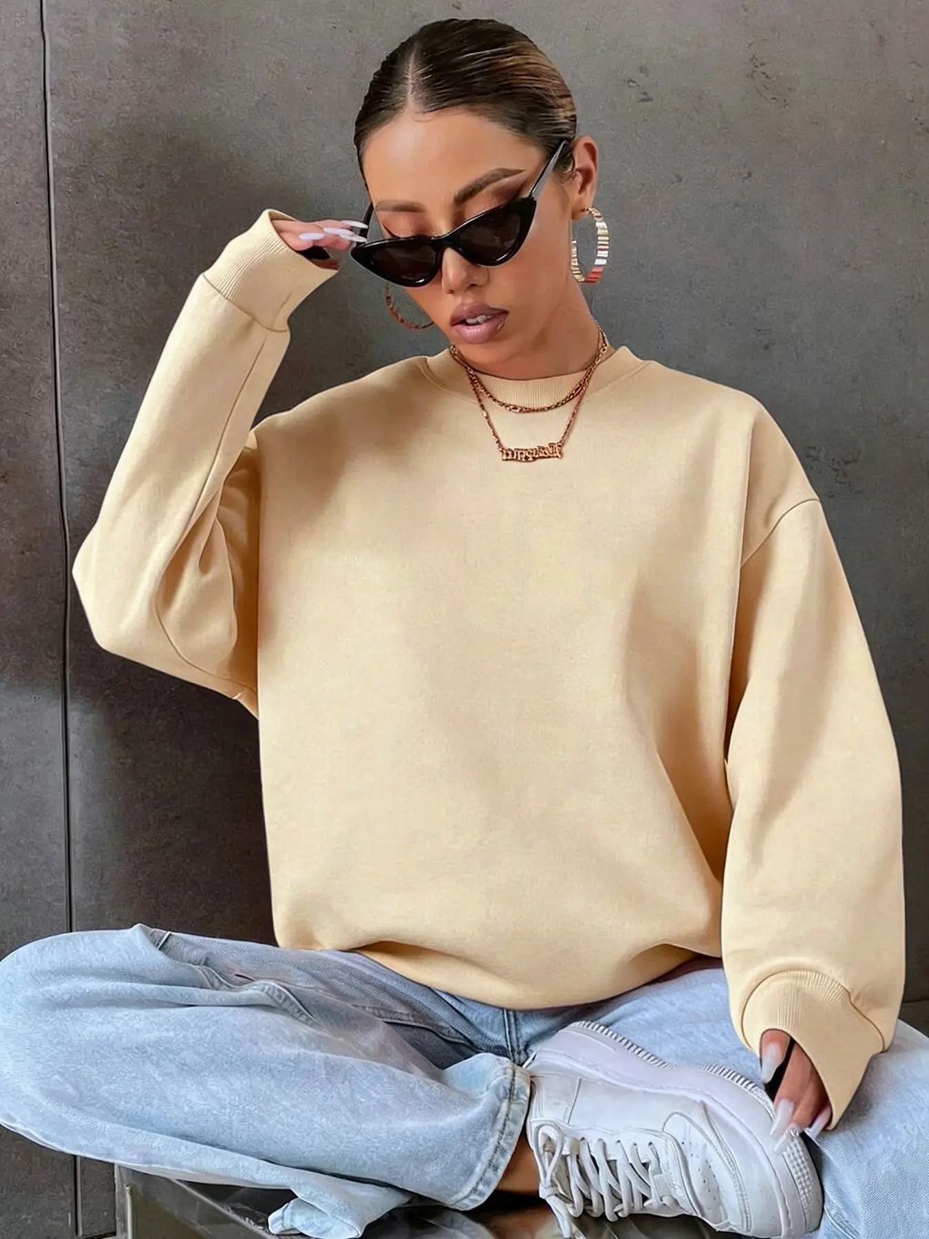 American Street Style Loose Fit Plain Round Neck Casual Sweatshirt for Women, Ideal for Daily Commute and Outdoor Wear, Fall & Winter Essential