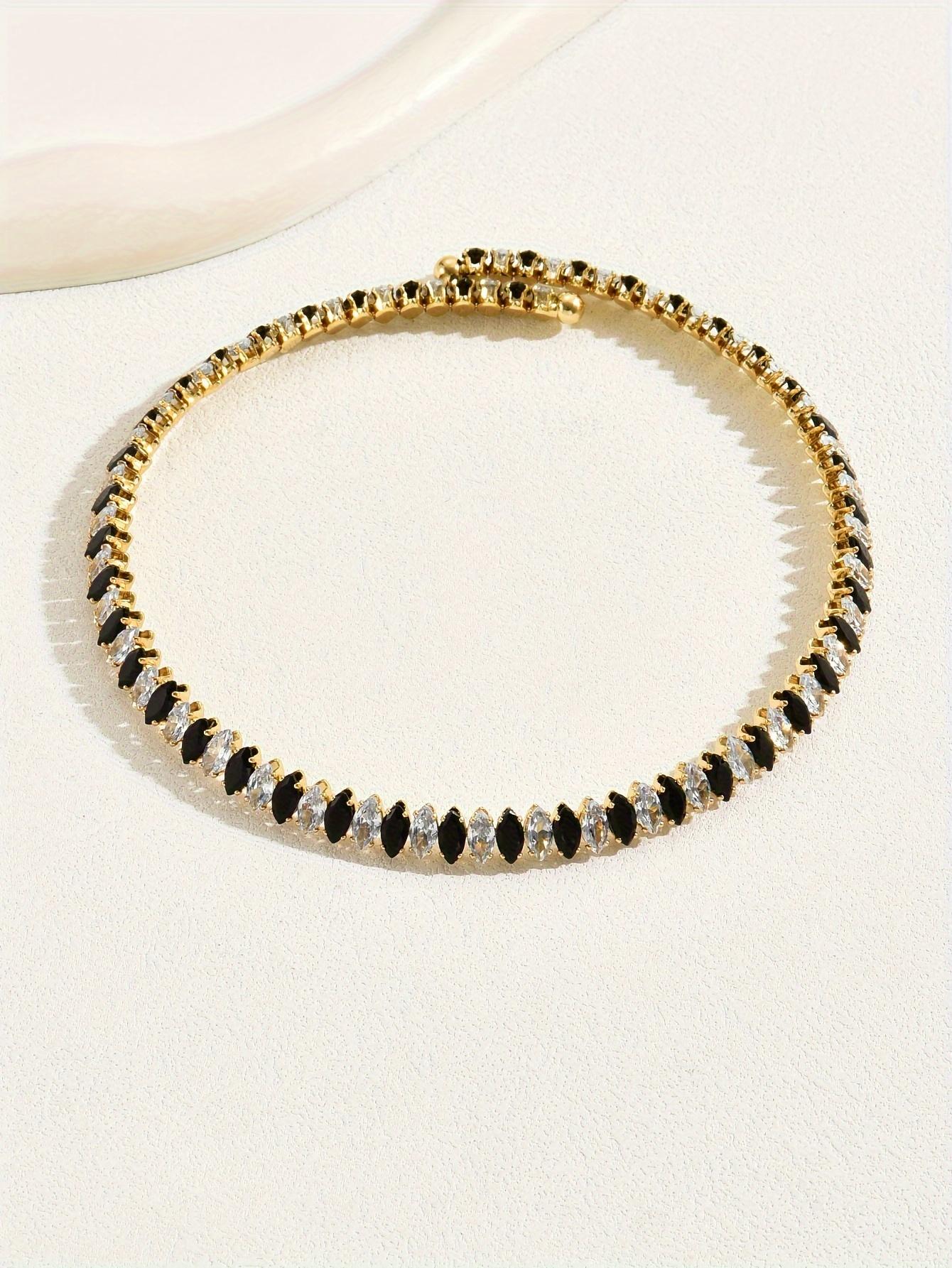 Women's Interlocking Rings Necklace - Features a luxurious copper chain with a transparent synthetic zirconia effect, paired with gold interlocking rings, suitable for weddings/parties/daily wear, comfortable and durable women's jewelry cross men's link