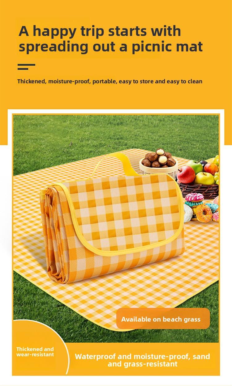 Outdoor picnic mat is waterproof and moisture-proof