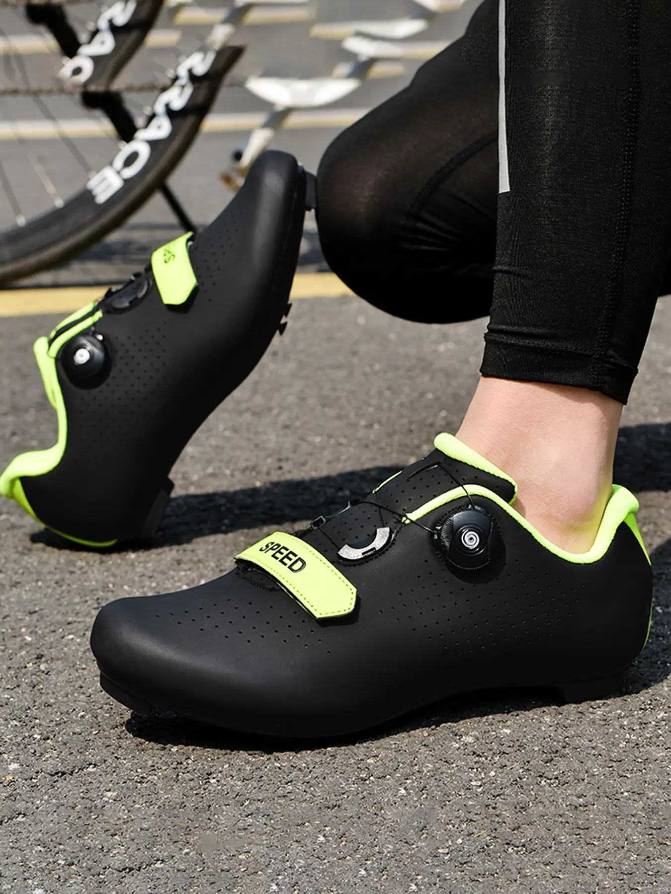 Men Road Bike Cleat Shoes Sports Shoe Single Rotating Knob & Magic Strap Breathable Perforated Stiff Hard Sole MTB Racing Cycling Footwear