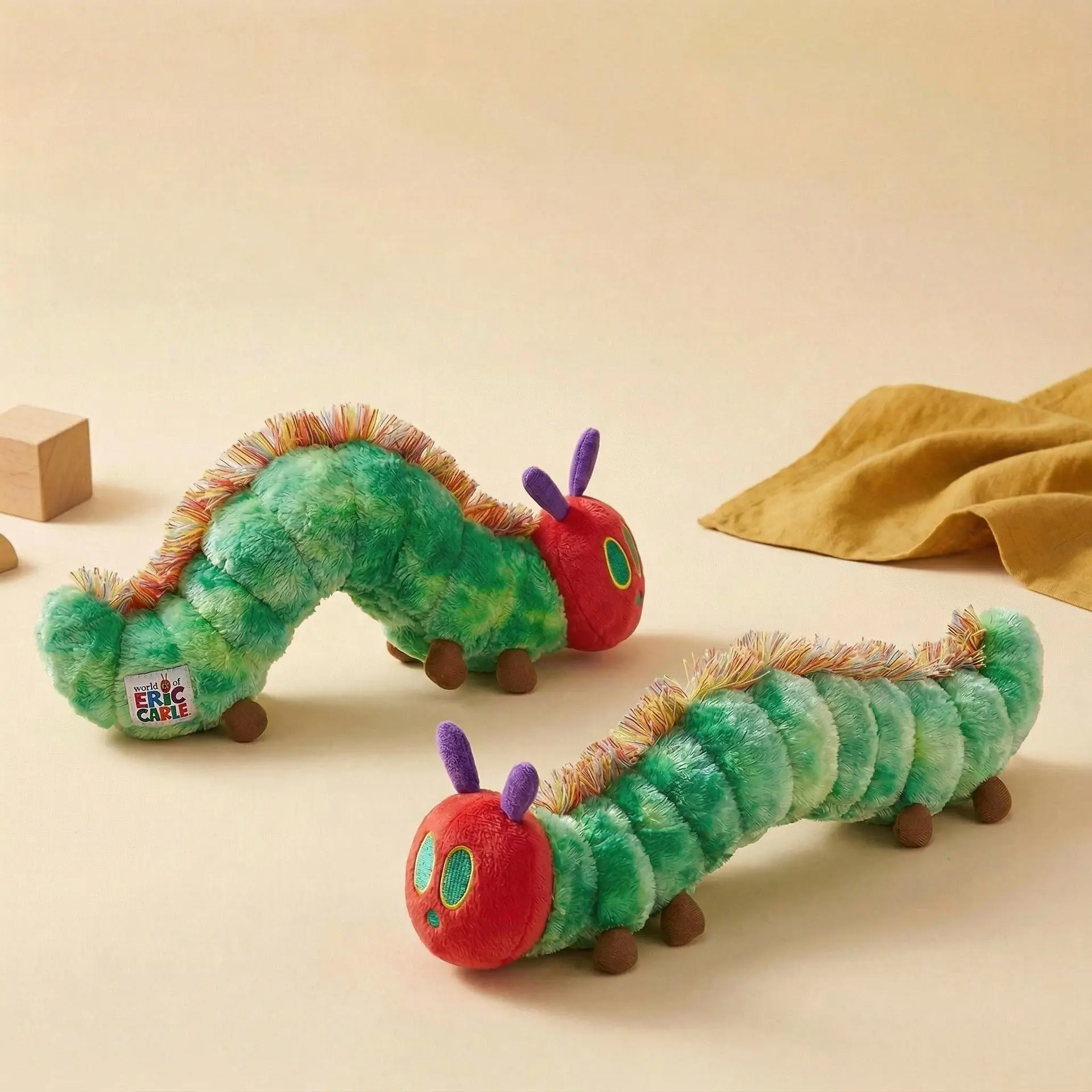 Unisex Eric Carle The Very Hungry Caterpillar Cute Plush Toy, Plush Fabric Stuffed Doll with Soft Texture, Cross-Border New Release Children's Picture Book Themed Throw Pillow