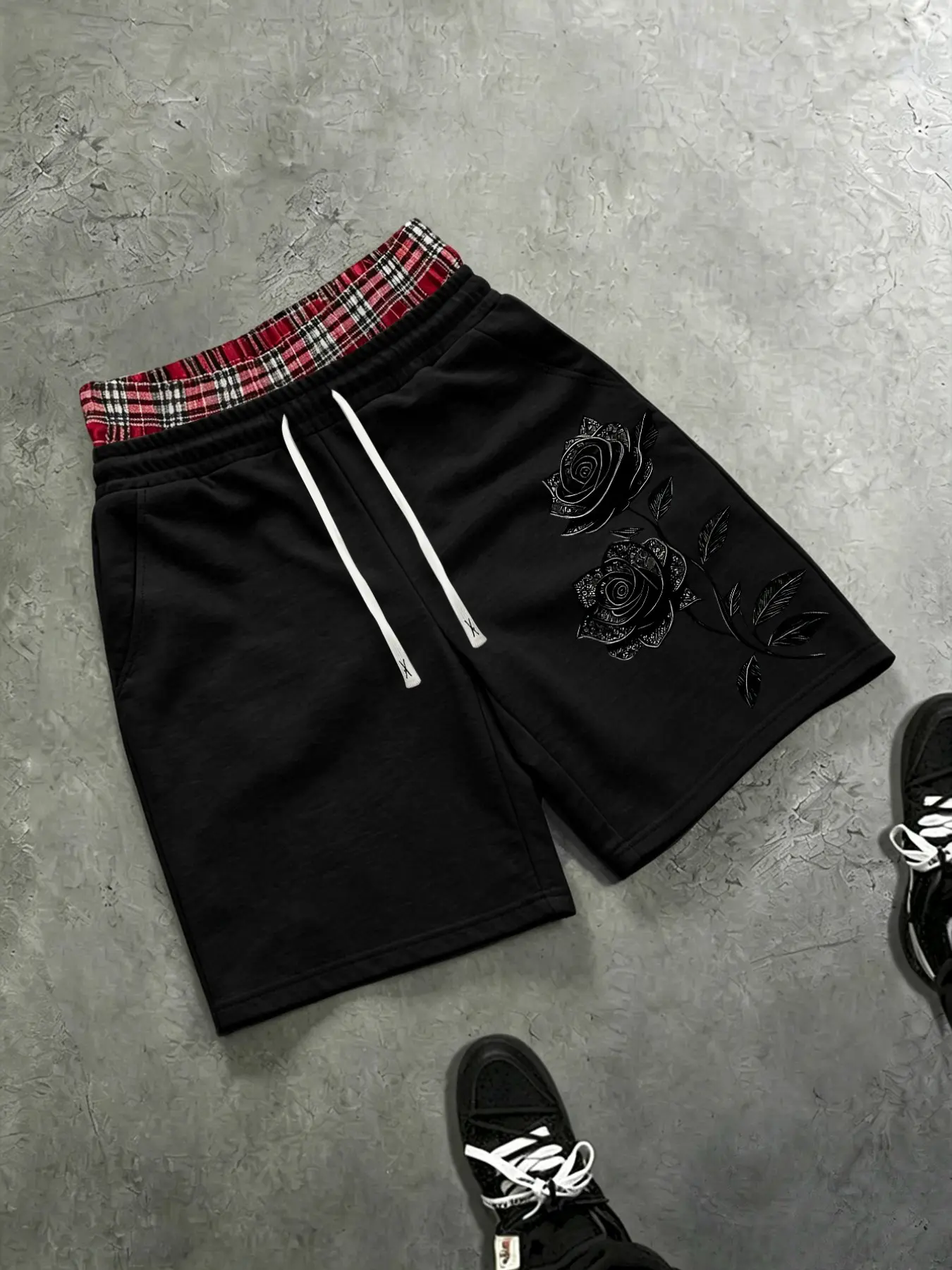 Men's Loose Drawstring Casual Sweat Shorts, Vintage Line Art Black Rose Floral Side Print Plaid Lined Waistband Elastic Waist Gothic Hip Hop Streetwear Workout Shorts With Side Pockets #BlackRoseShorts #GothicFloralStreetwear #GraphicSweatShorts #PlaidWai