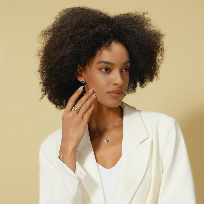 Dainty 925 Silver Clover Necklace with Lab Created Emerald, Timeless Luxury Pendant Necklace, Perfect Gift for Her, Everyday Wear Fine Jewelry#Emerald Necklace#CloverNecklace#925SterlingSilver#DaintyNecklace#LuxuryJewelry#GiftForHer