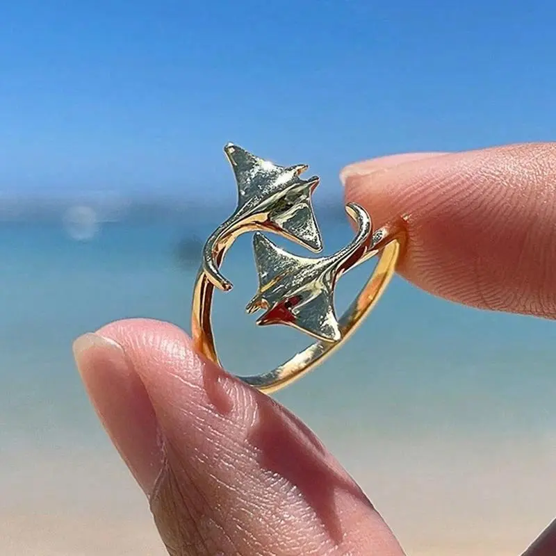 Fashionable Cartoon Marine Animal "Manta Ray" Cute Long Tailed Catfish Ring Suitable For Women's Leisure Beach Vacation Gift