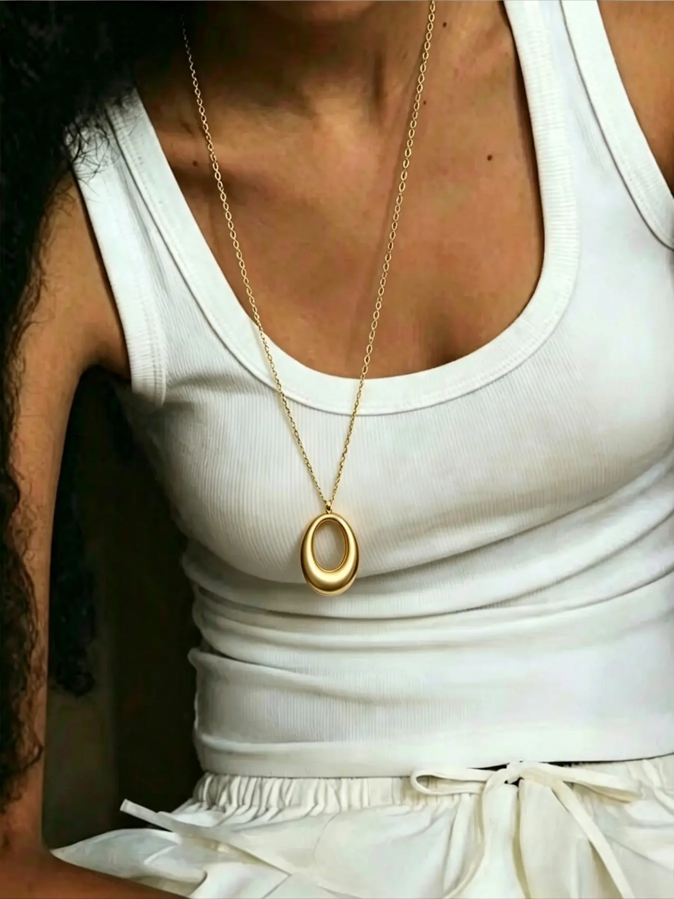 1 Piece Stainless Steel Hollow Oval Pendant Long Necklace for Women, Gold Tone Open Oval Pendant Necklace, Minimalist Dainty Long Chain Neckwear, Trendy Daily Casual Fashion Layering Jewelry Gift for Ladies