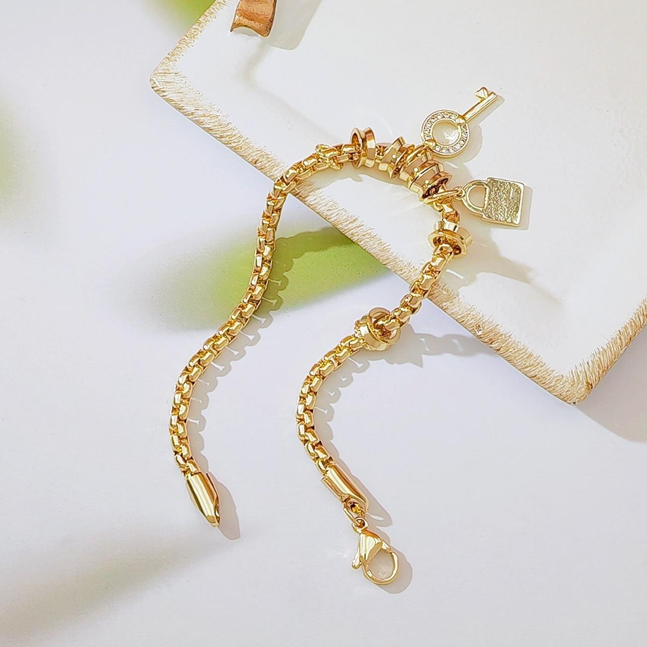 New European & American Lock and Key Pendant Gold Chain Bracelet, Fashion Light Luxury Jewelry for Women, Elegant High-End Design