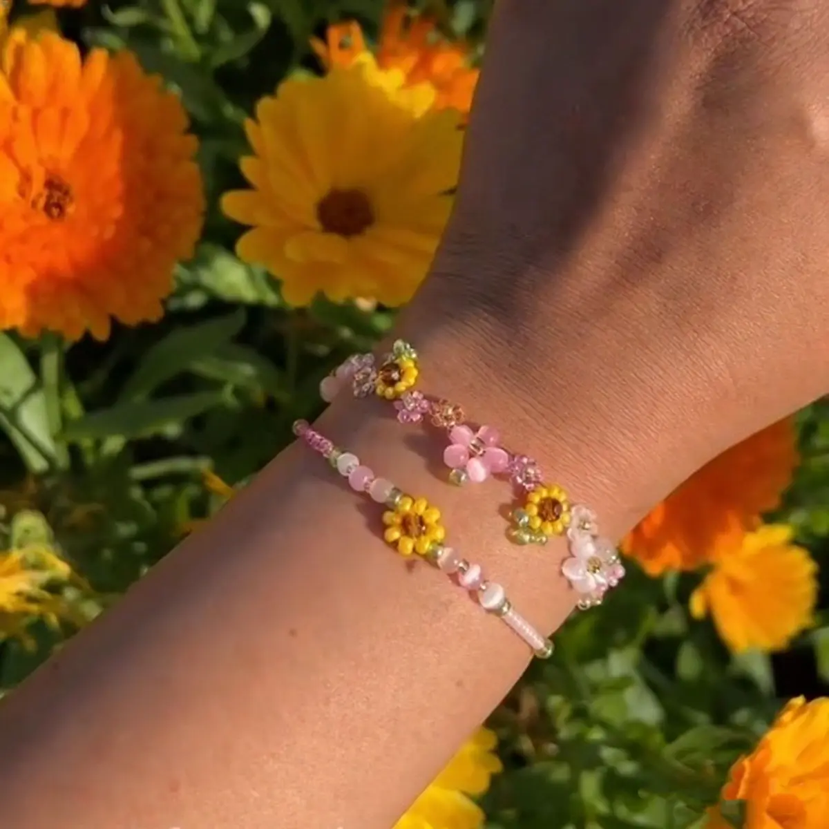 Boho Flower Charm Bracelet with Pastel Seed Beads, Adjustable Gold-Plated Copper Jewelry for Daily Female Wear, Copper Base, Boho Style Fans, Accessories For Women, Charm Bracelets, Whimsical Jewelry, Adjustable Fit, Beaded, Daisy Accents, Casual, Floral,