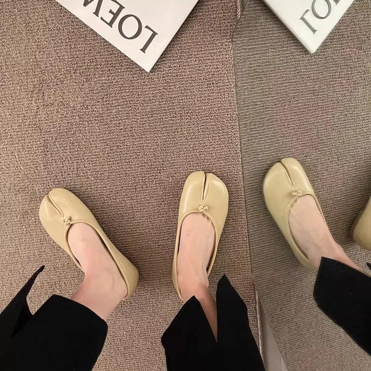 2026 new horseshoe shoes for spring season, single shoes for women, high-end sense, niche French boat shoes, split toe flat bottom