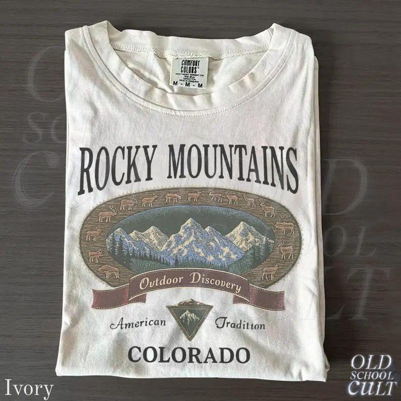 [100% cotton] Rocky Mountains Colorado Tee |   Vintage Outdoor Discovery Graphic T-Shirt |   90s Retro Mountain Hiking Top |   Nature Lover Gift |   Unisex Soft Cotton Casual Apparel |   Colorado Souvenir |   Scenic Wilderness Print Cargo Shortsleeve, Gra