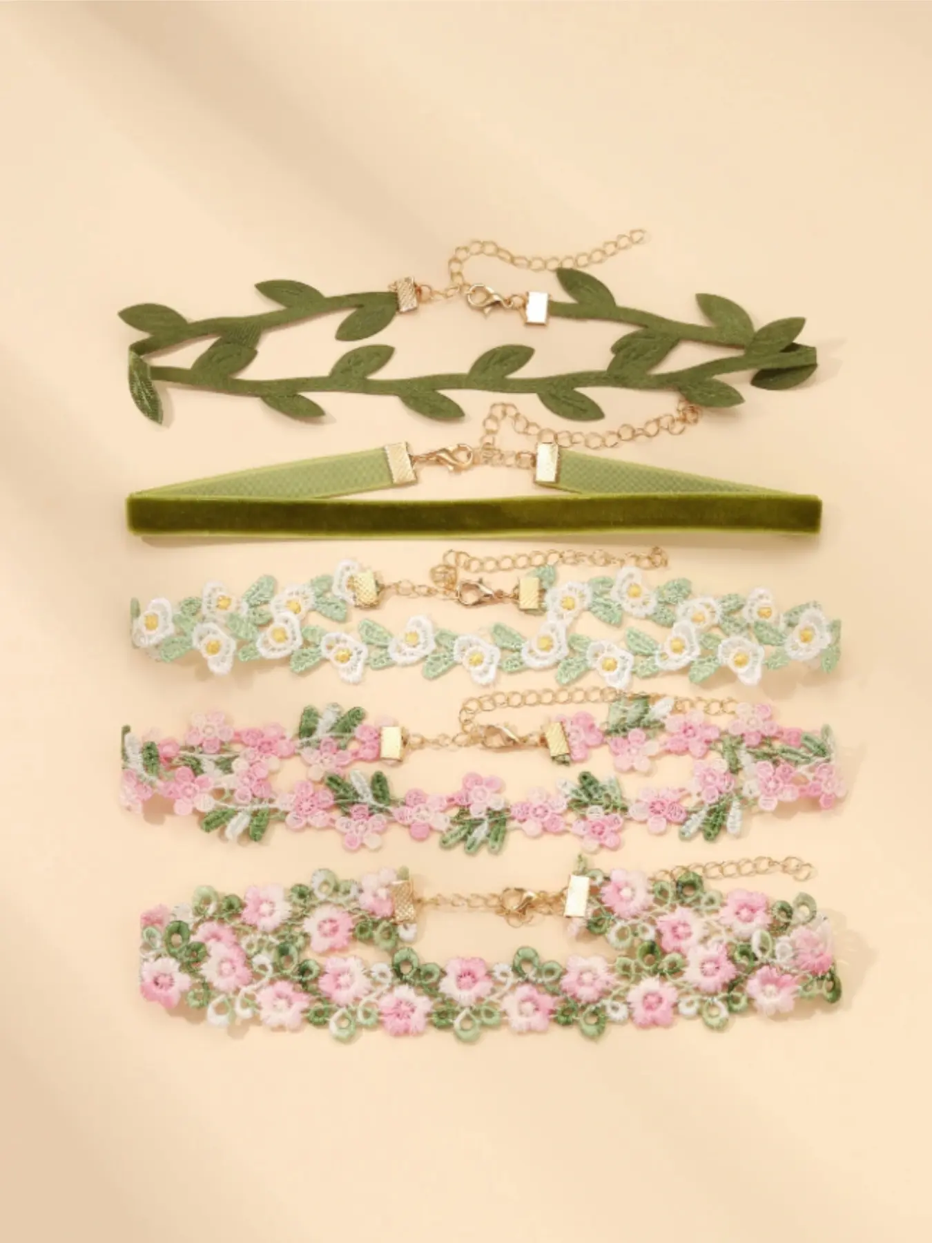 5pcs Fashionable Lace Heart-Shaped Decorative Necklace, Versatile Design Velvet Necklace, Stylish Accessory for Women