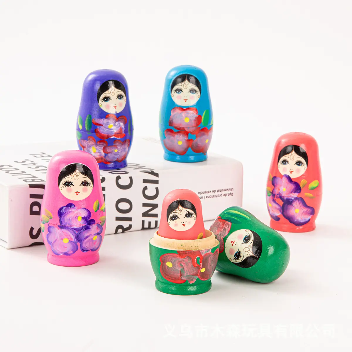 Four-layer Russian nesting dolls, 4-layer painted wooden doll ornaments, tourist attraction crafts, hand-painted nesting dolls