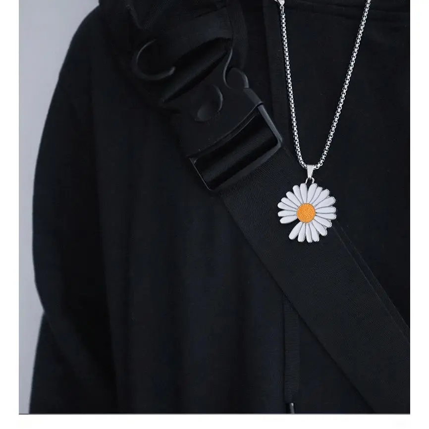 Women's Daisy Flower Pendant Necklace, Elegant Titanium Steel Long Chain with Crystal Accent, Casual Daily PMO Jewelry, Flowers, Metal Coating, Unisex, Female, Daisy Flower Necklaces