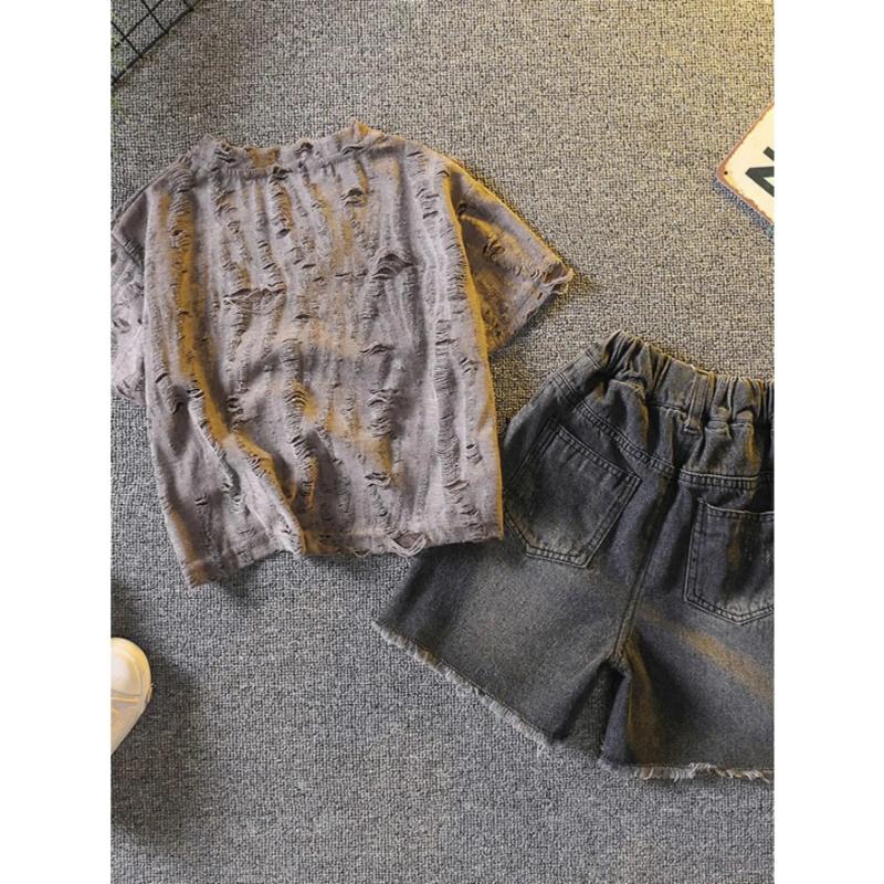 Boys' Summer Two-Piece Set: Trendy Retro Street Style Outfit, New Distressed Short-Sleeve Top + Black-Grey Faux Denim Shorts, Suitable for Outdoor Activities