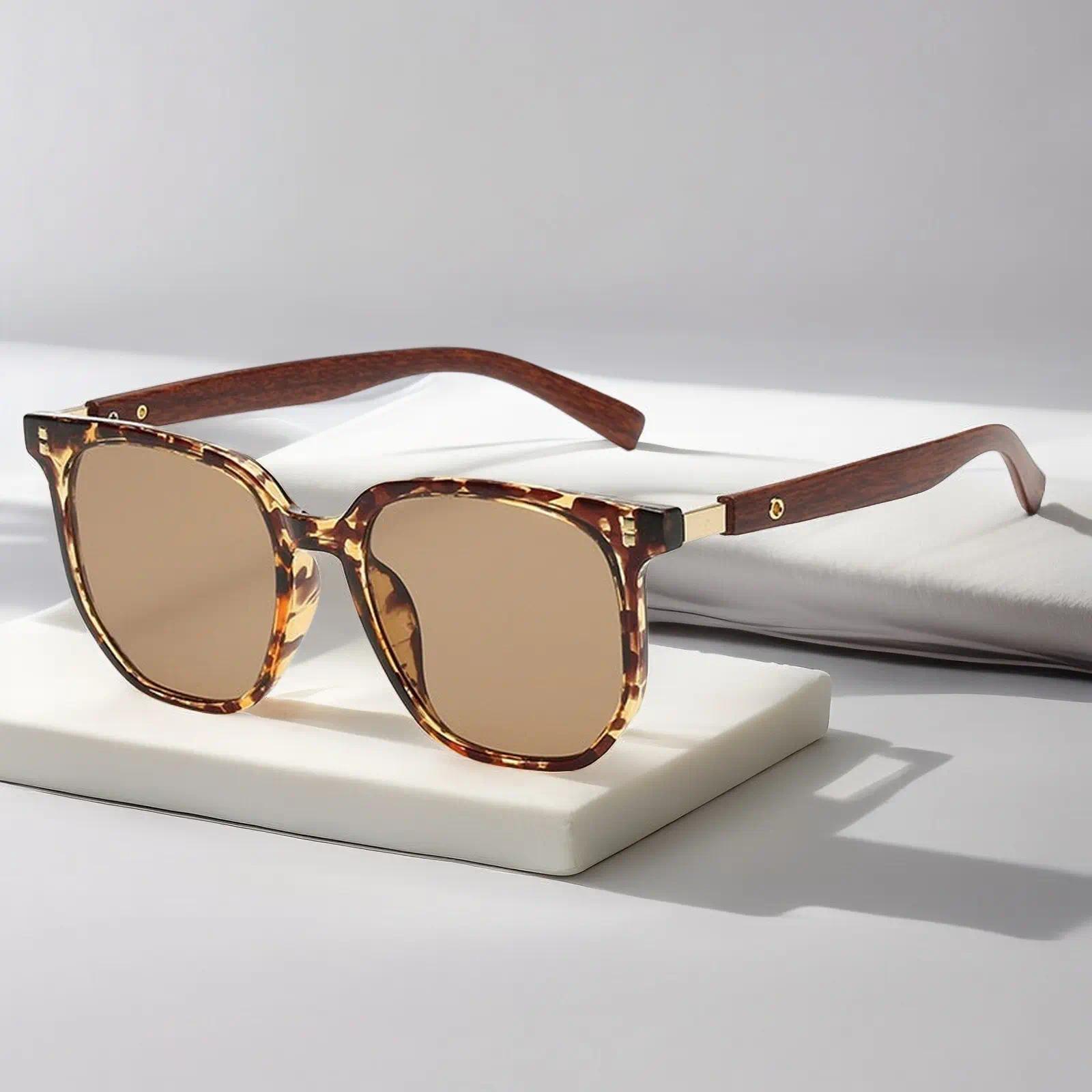 Women's Vintage Polygonal Sunglasses with Wood Grain Temple Design, Retro Tea-Tone Frame Fashion Eyewear, UV Protective Stylish Shades Perfect for Daily Outfits, Street Style, Travel & Outdoor Wear