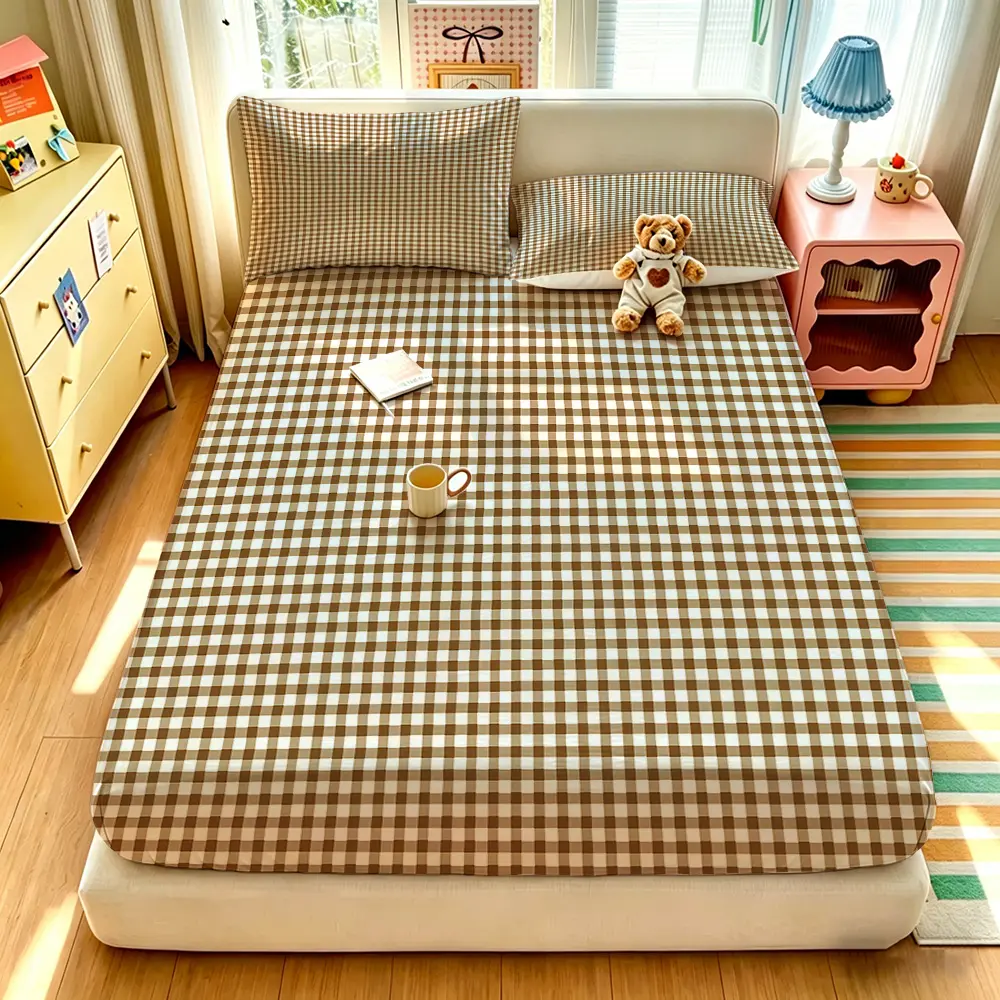 The 3-piece retro brown and white plaid bedding set includes one bedspread and two pillowcases. It is coreless, featuring a soft and comfortable bedspread with a deep pocket design, making it suitable for any room.