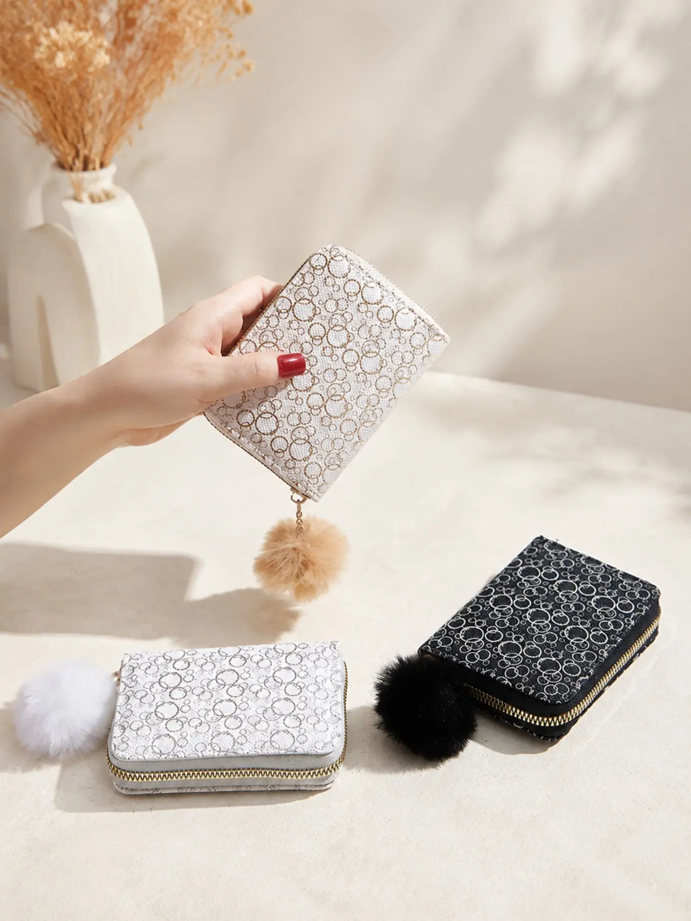 Women’s Large Capacity Phone Wallet Crossbody Bag, Cute Heart Design Long Zipper Purse, Multi Pocket Organizer Handbag with Card Holder & Coin Storage