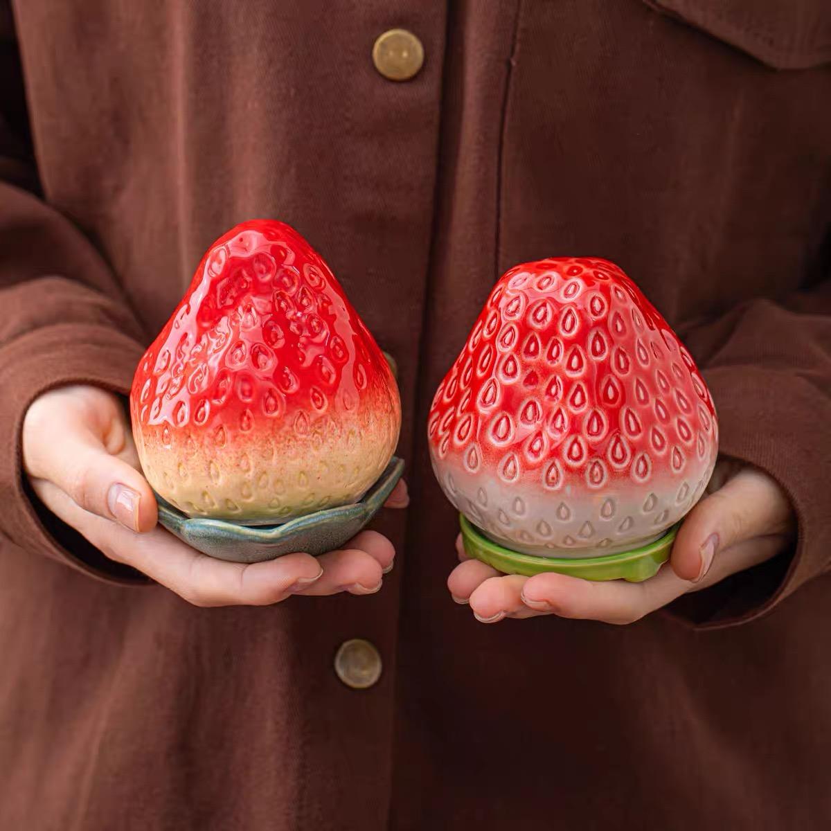 Ceramic Strawberry Tea Canister Airtight Storage Jar Coffee Container Portable Food Storage with Lid Home Decorative Ornament Birthday Gift for Tea Lovers