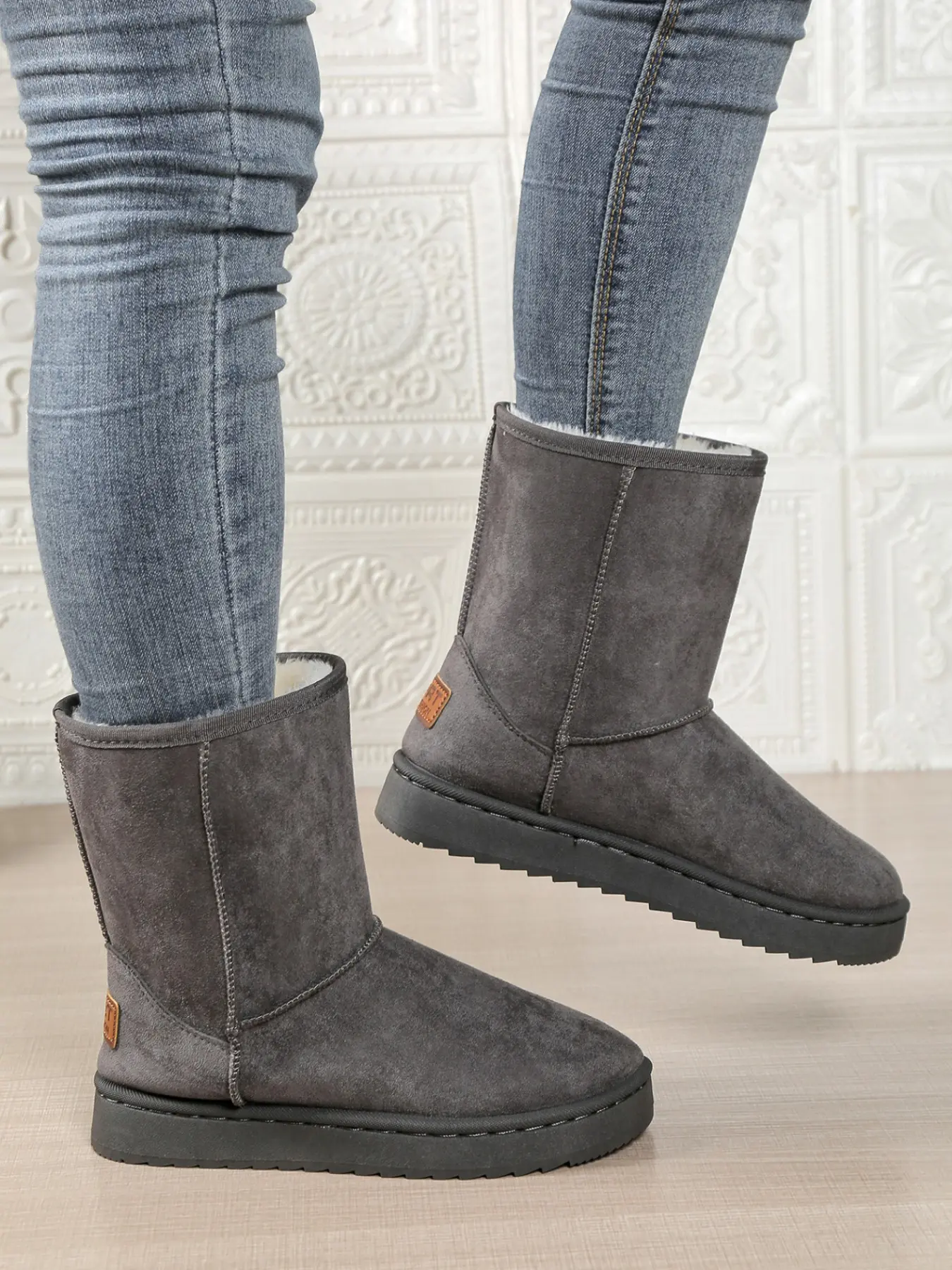 Women's Thickened Warm Fluffy Snow Boots, Anti-Slip Durable Sole, Dense Lamb Wool, Straight Calf Design, Winter Footwear