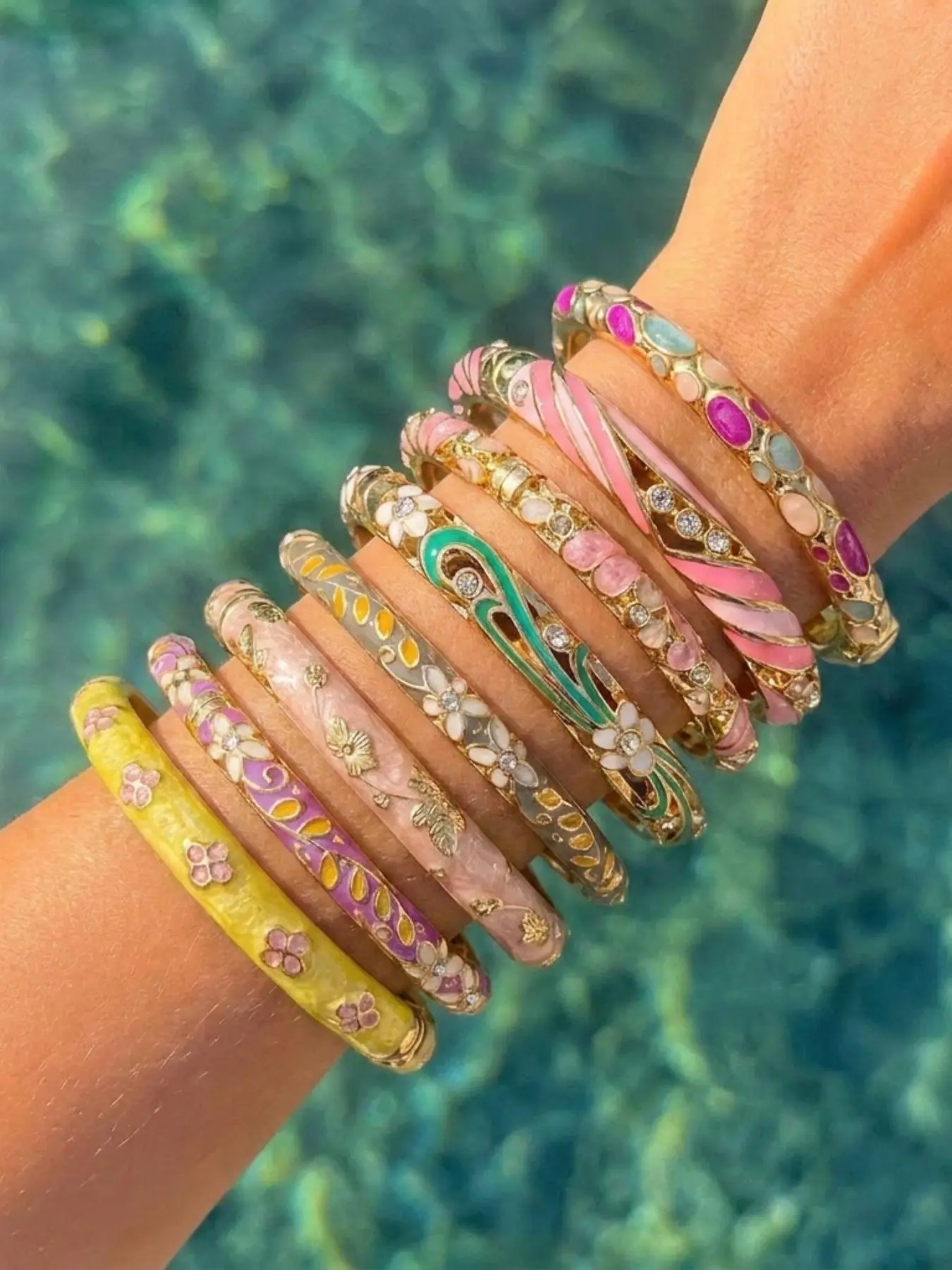 8Pcs Summer Candy Color Cloisonne Enamel Bangle Set Golden Floral Rhinestone Hinged Bracelet Boho Stackable Cuff Pool Beach Vacation Jewelry Gift for Women