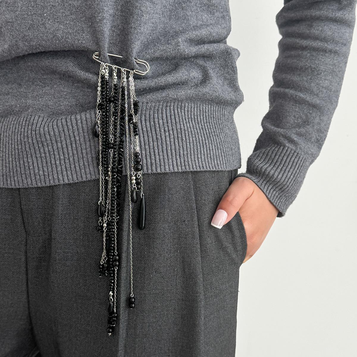 Trendy Minimalist Rice Bead Crystal Brooch INS Stylish Personalized Safety Pin Versatile Daily Accessory Elegant Sparkly Rhinestone Lapel Pin Multi Functional Fashion Jewelry for Women Office Commute Party Casual Outfit Decoration