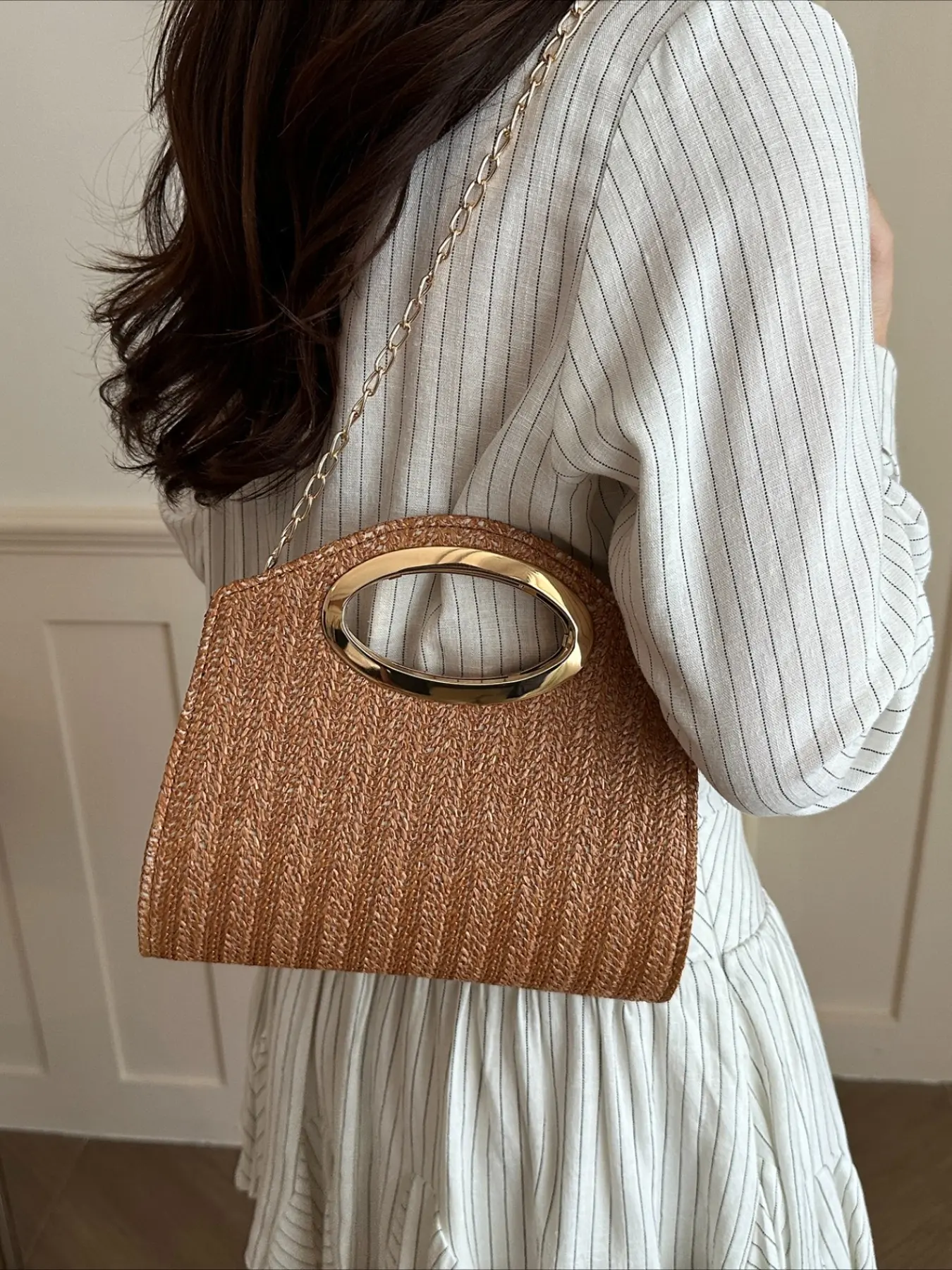 Bohemian Summer Straw Woven Handbag for Women, Metal Ring Handle Crossbody Mini Purse with Detachable Gold Chain, Beach Vacation Clutch, Ideal Birthday Wedding Favor Gift