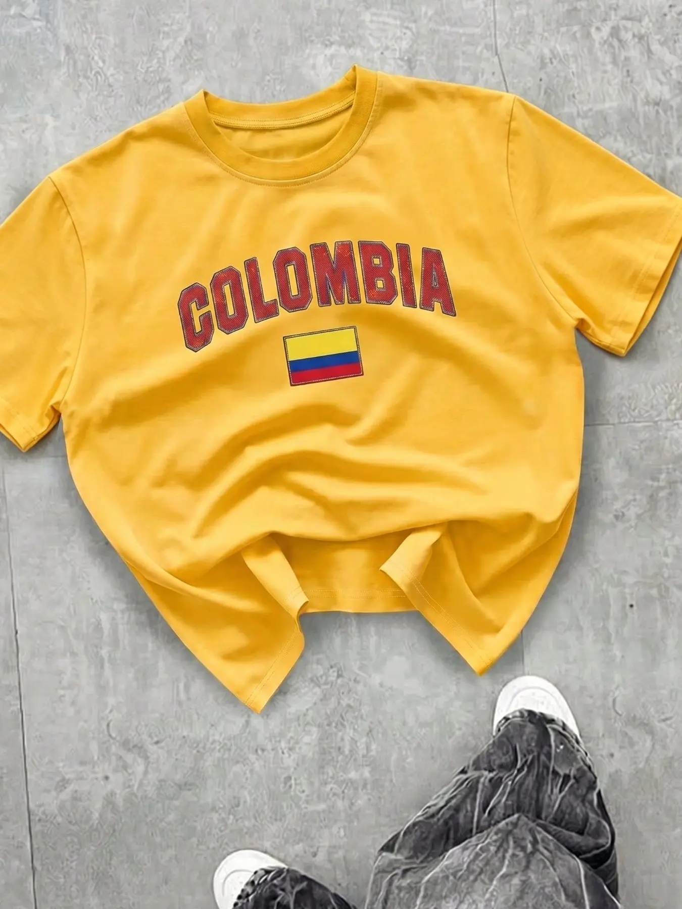 1 Piece Men's Patriotic Colombia Letter Print T-Shirt Yellow Short Sleeve Casual Top for Football Fans & Vacation Outfits