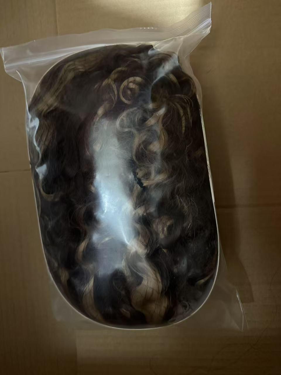 13×4-inch lace front full wigs, specially designed for women, featuring a natural hairline and long hair styling. It can achieve complete head coverage and provide highly realistic wearing effect.