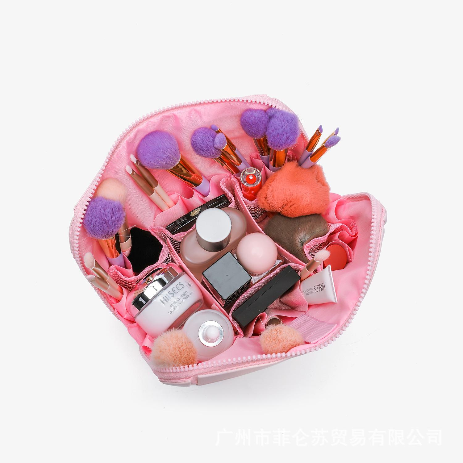 Diamond-shaped bag is super practical, large-capacity, and aesthetically pleasing. It is a storage bag for travel and commuting with a striped three-dimensional design, also suitable as a makeup bag