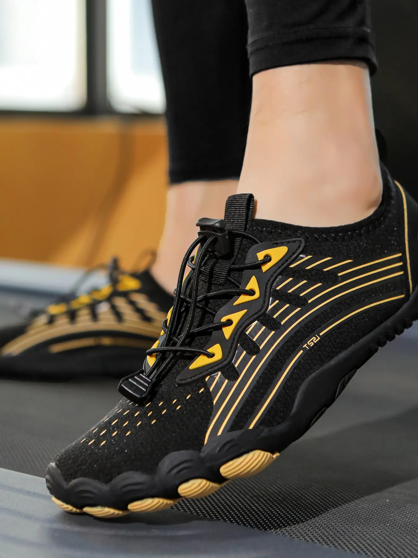 Breathable Couples Shoes, Unisex Quick-Dry Sporty Outdoor Water Shoes, Lightweight Mesh with Anti-Slip Eva Sole, Ideal for Camping, Yoga, Beach, Indoor Fitness