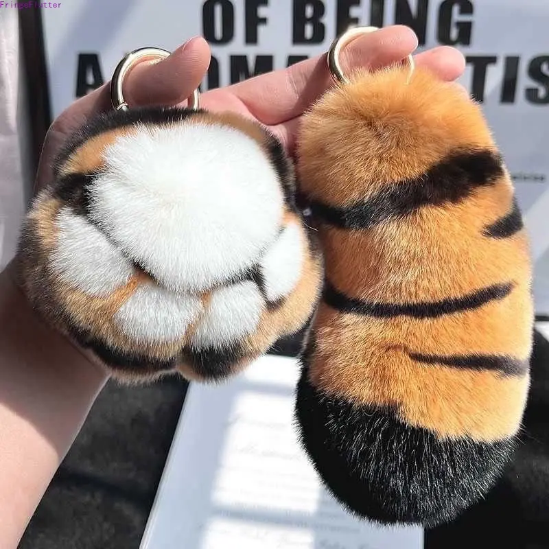 Unisex Tiger Tail-Paw Shape Car Keychain, Soft Plush with Rabbit Fur Texture, Ideal Couple Gift & Gift Ideas for Fashion/Clothes/Face Covering Mask Accessories