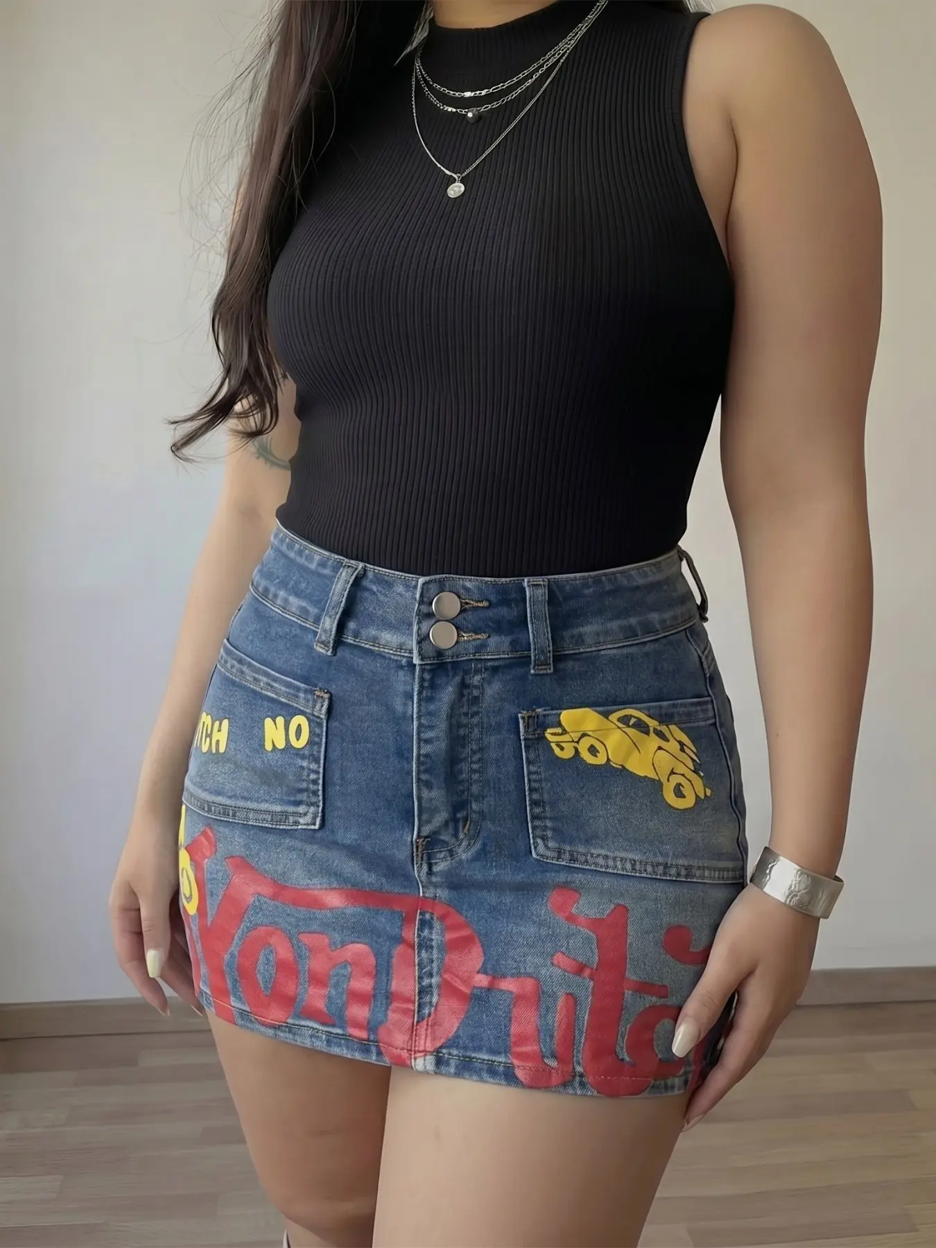 Plus Size High Waist Denim Mini Short Skirt, Vintage Graffiti Print Jean Half Skirt, Printed Skirt, Y2K American Style, Bold Fashion Statement Piece