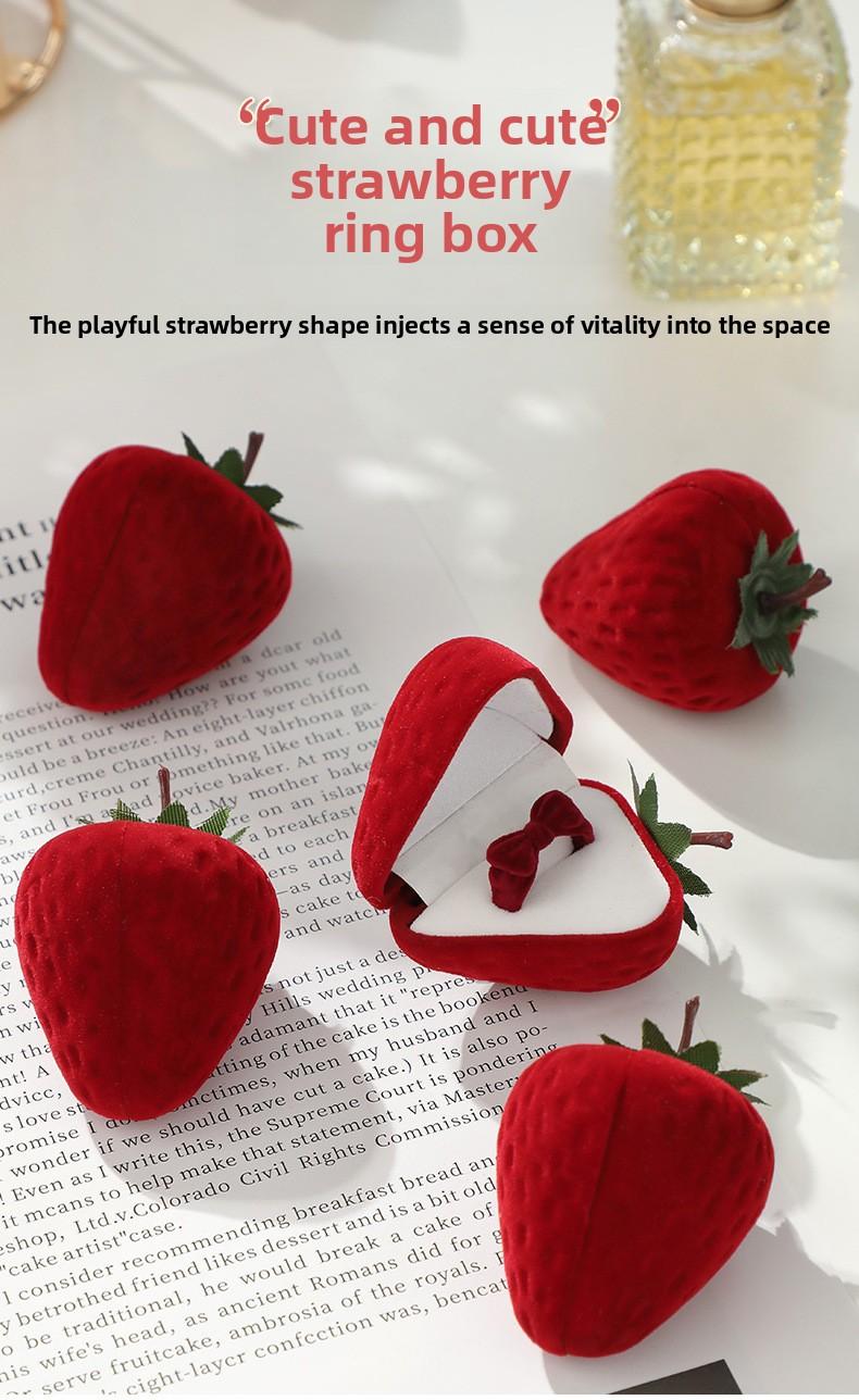 Strawberry ring box, cute children's jewelry box, velvet-lined storage gift box, accessory box, gift box