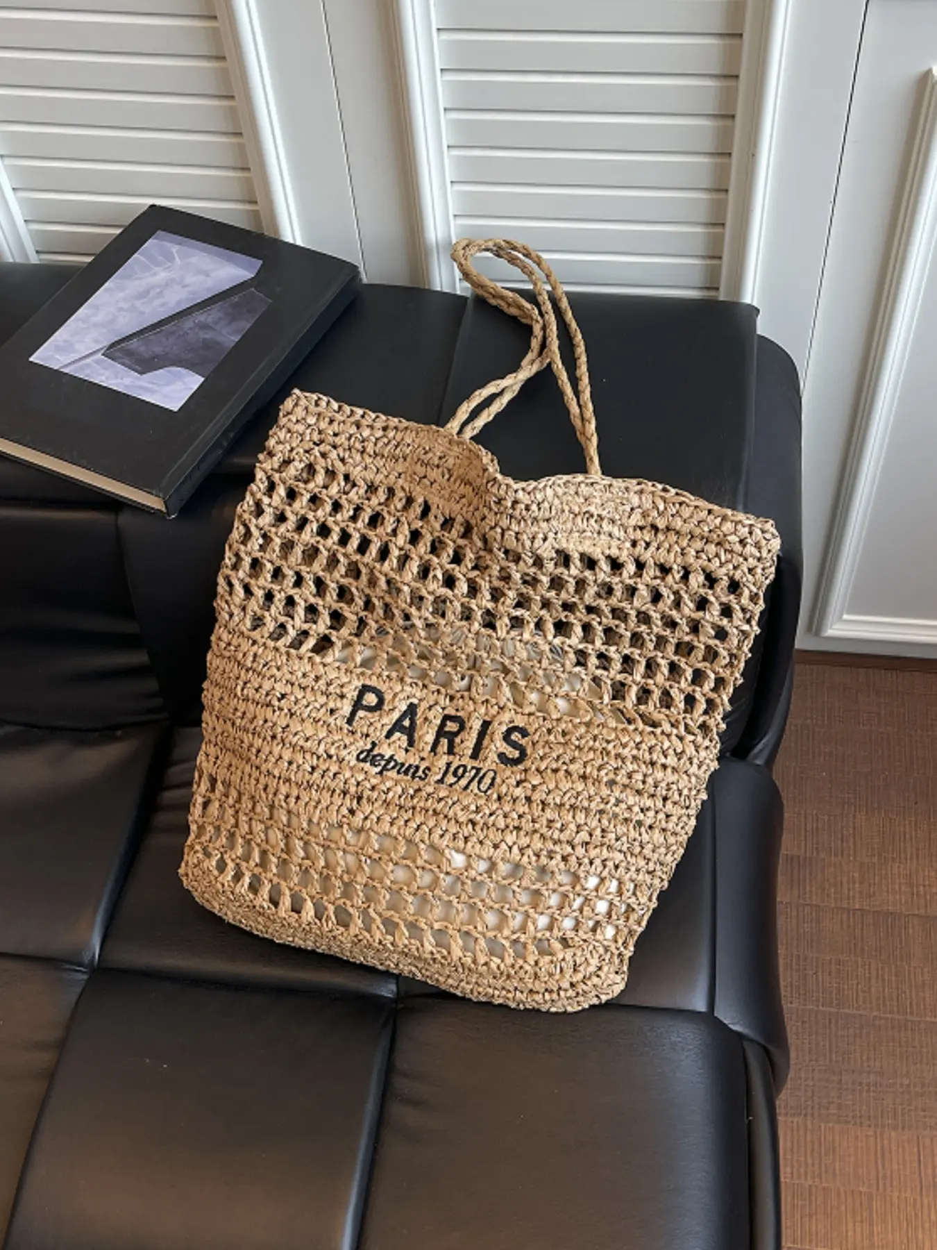 New lightweight luxury minimalist hollow-out straw woven tote bag, large capacity vacation-style daily casual lightweight shoulder bag, Casual Everyday Bag