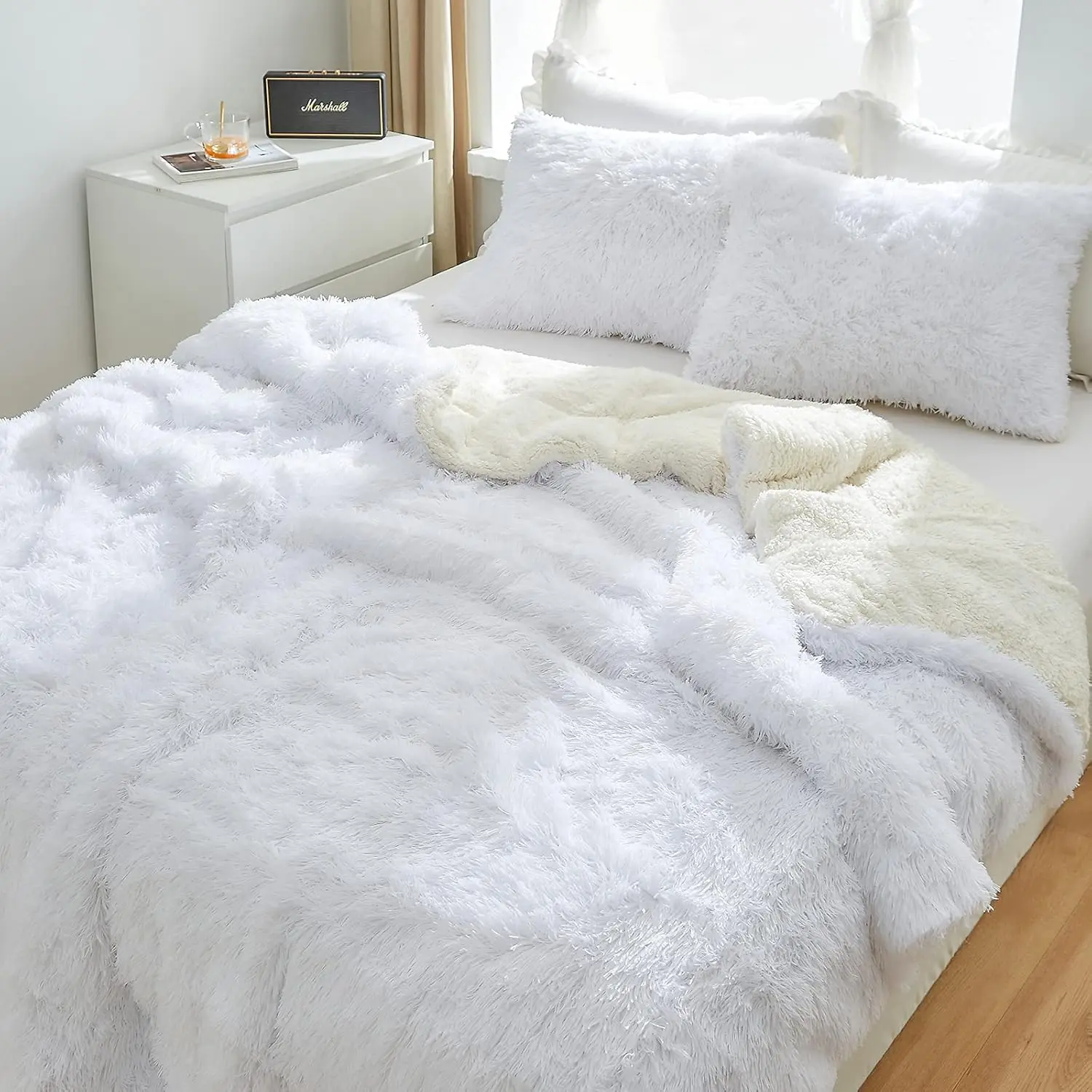 Luxury Synthetic Long Hair Faux Fur Twin Size Winter Comforter Set - 3-Piece Reversible Pure White Shaggy Velvet Bedding Set with Plush Flannel Backing, Breathable Microfibre, Machine Washable, Super Warm for Holiday
